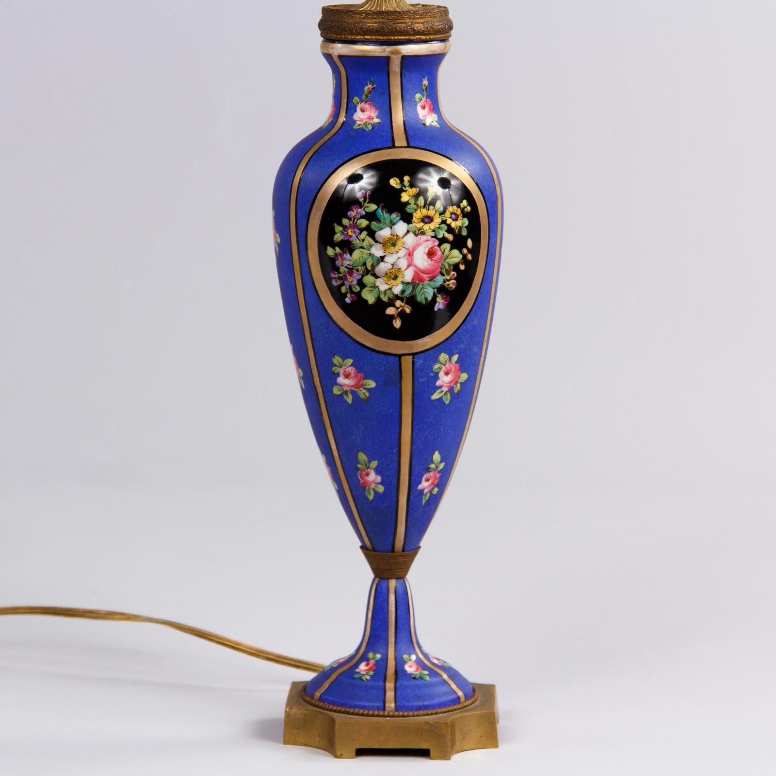 Art Nouveau French Vieux Paris Porcelain Table Lamp, Early 1900s