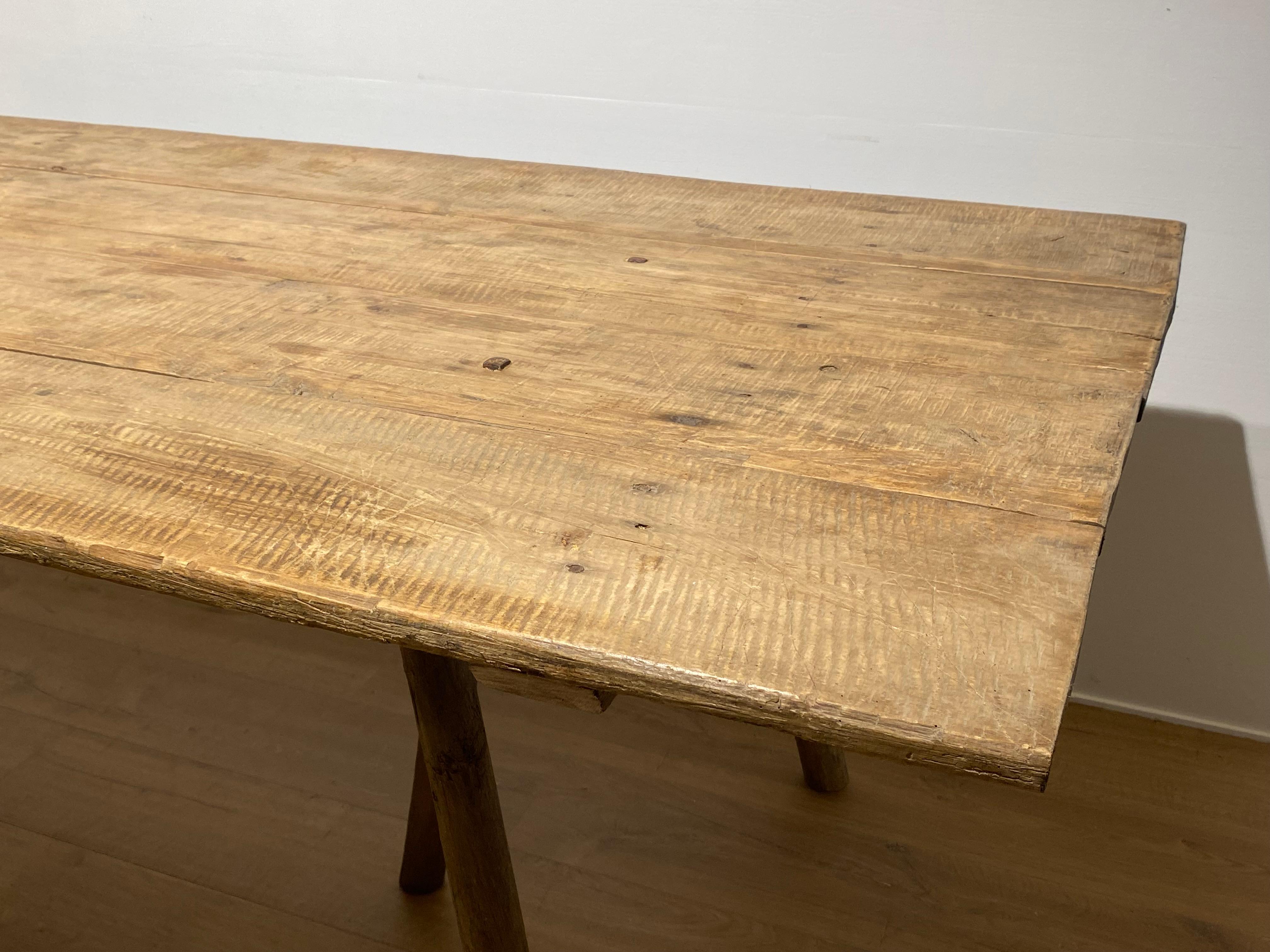 Table Vigneron en bois blanchi Excellent état - En vente à Schellebelle, BE
