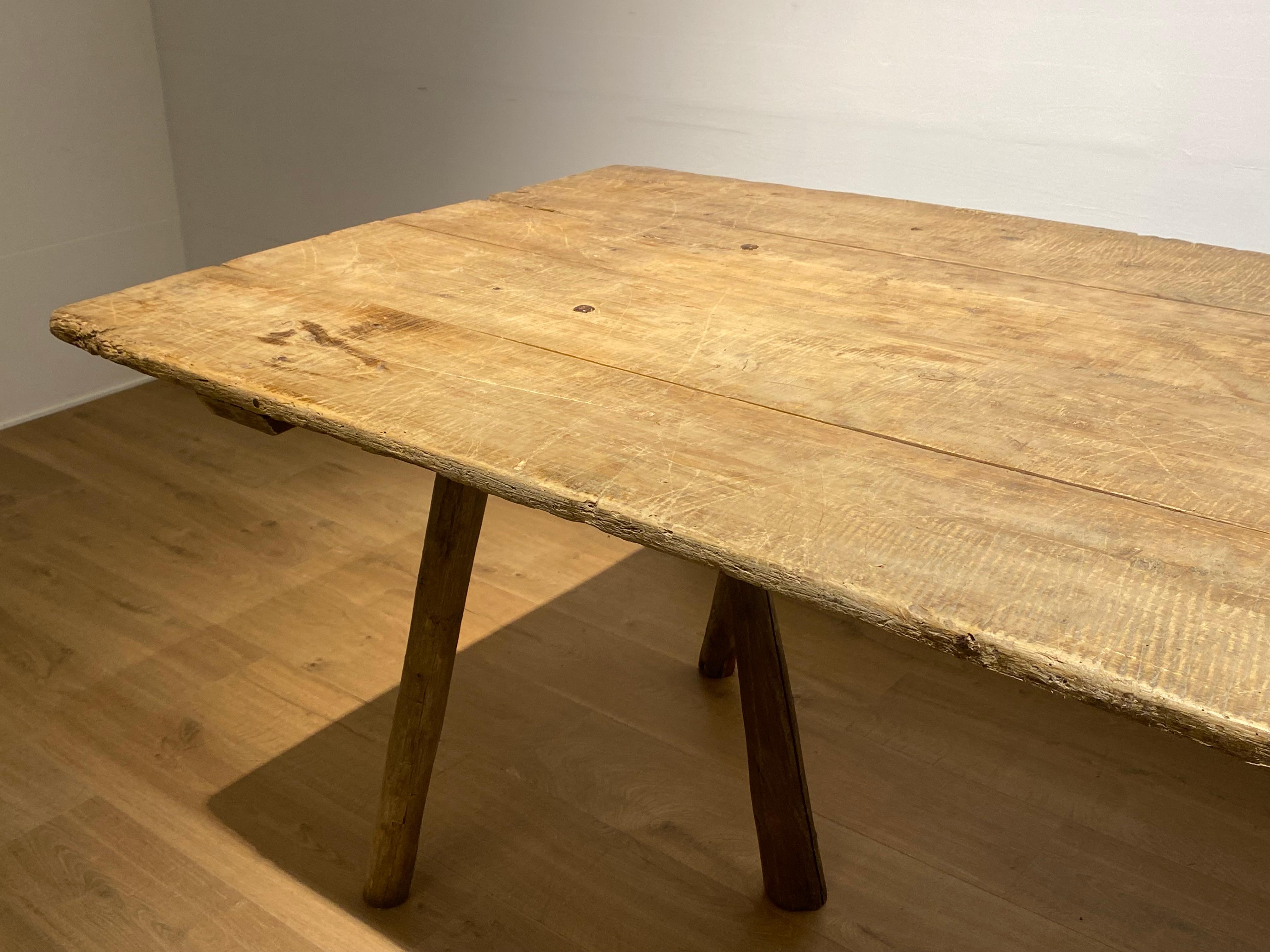 French Vigneron Table in a Bleached Wood For Sale 2
