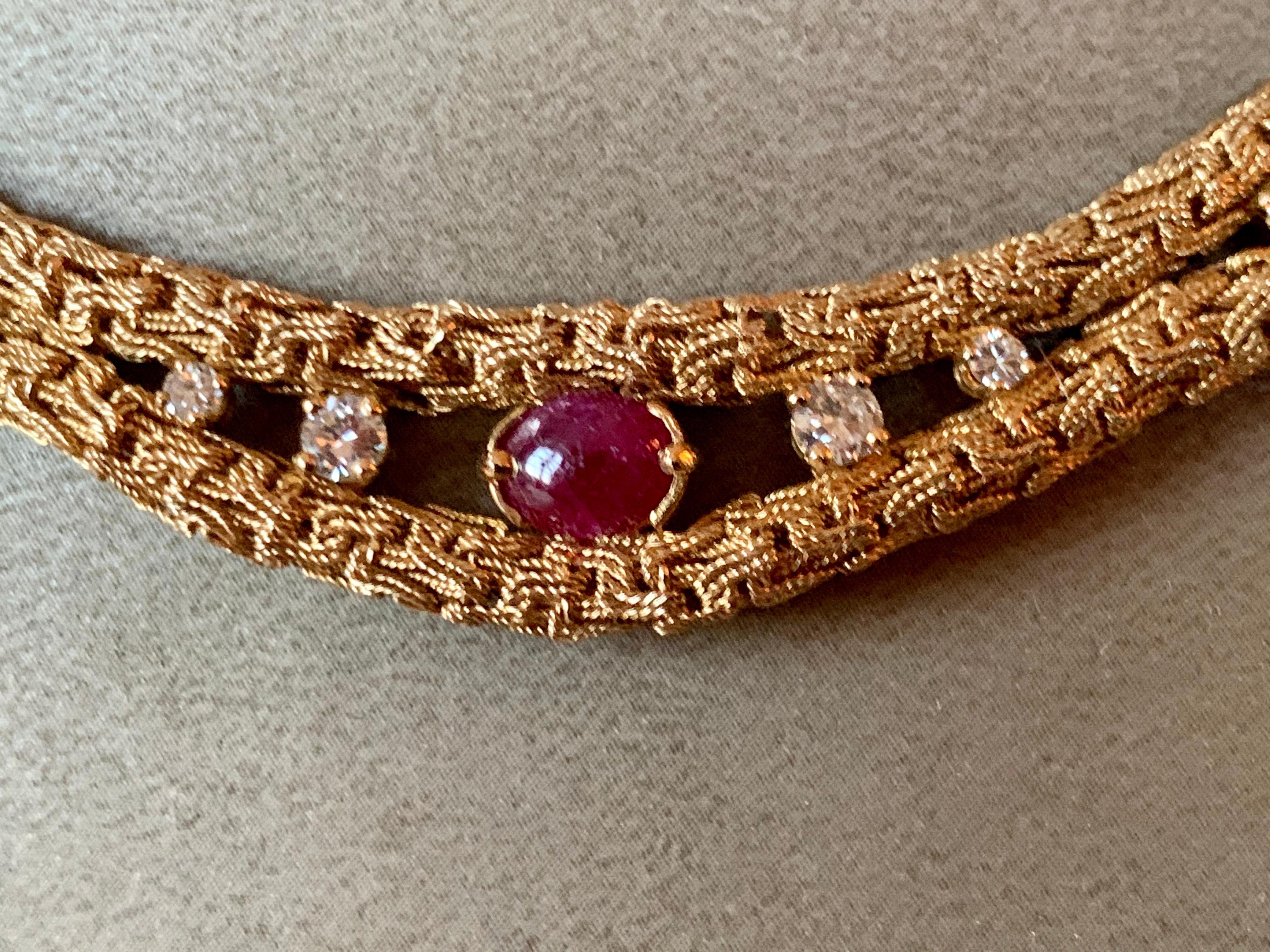 This wonderful necklace in 18 K yellow Gold shows some really intricate design with artistically twisted gold wires. It is set with 5 Ruby Cabochons weighing approximately 6 ct and decorated with 20 brilliant cut Diamonds weighing ca. 1 ct. 