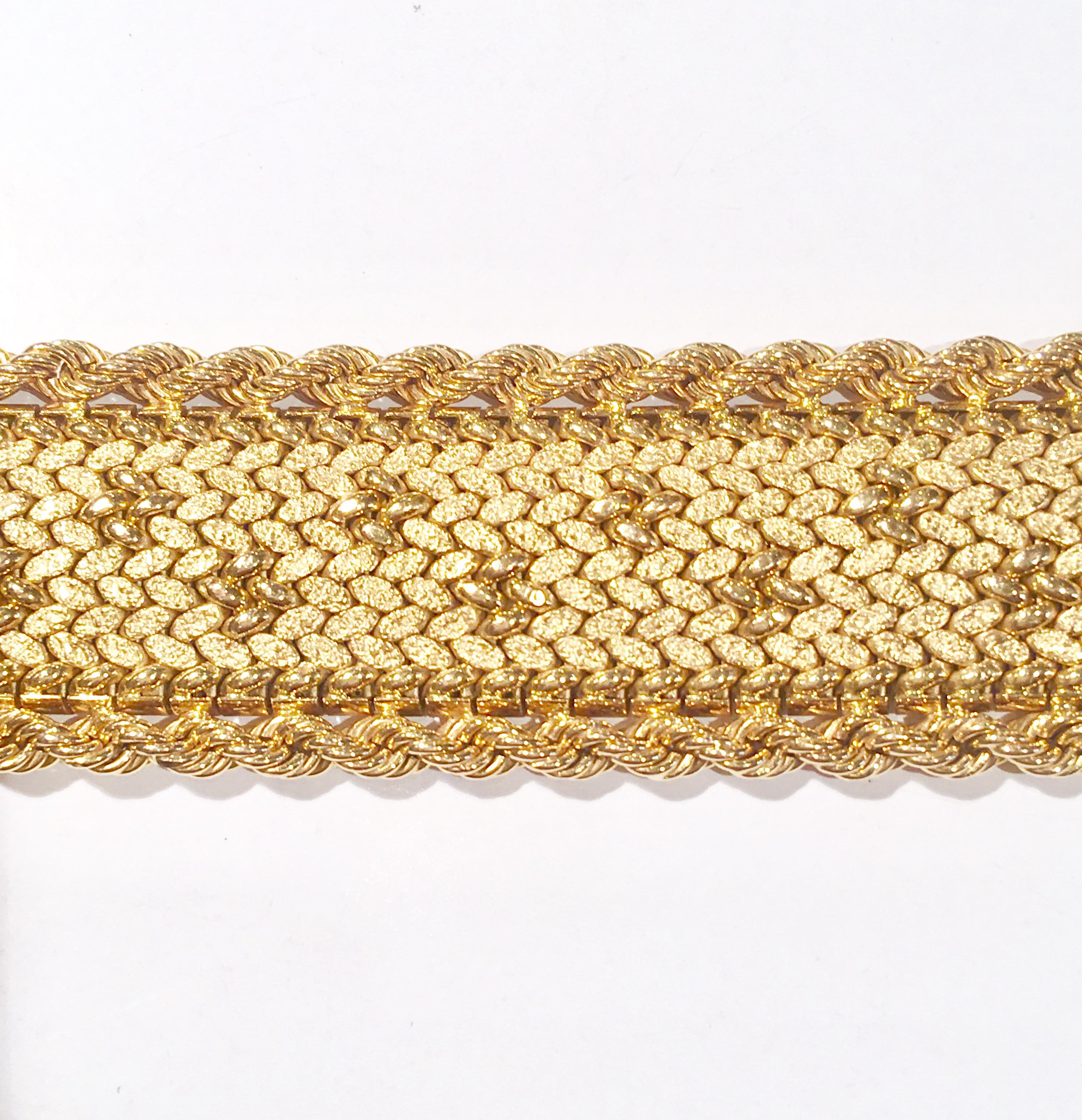 French Vintage 18 Karat Yellow Gold Flexible Cuff Bracelet In Good Condition In Paris, FR