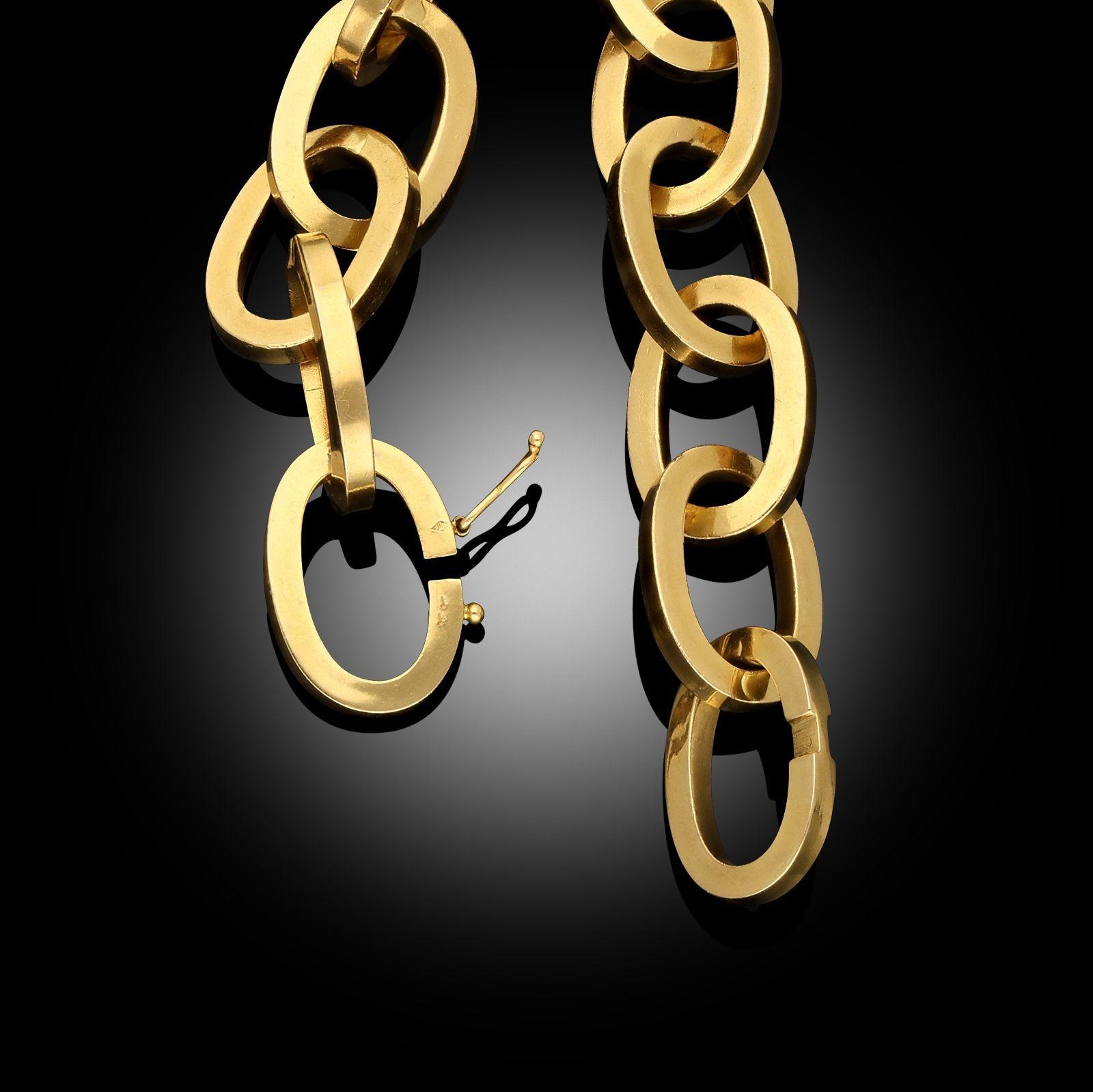 French Vintage 18ct Yellow Gold Oval Link Bracelet Circa 1960 Unisexe en vente