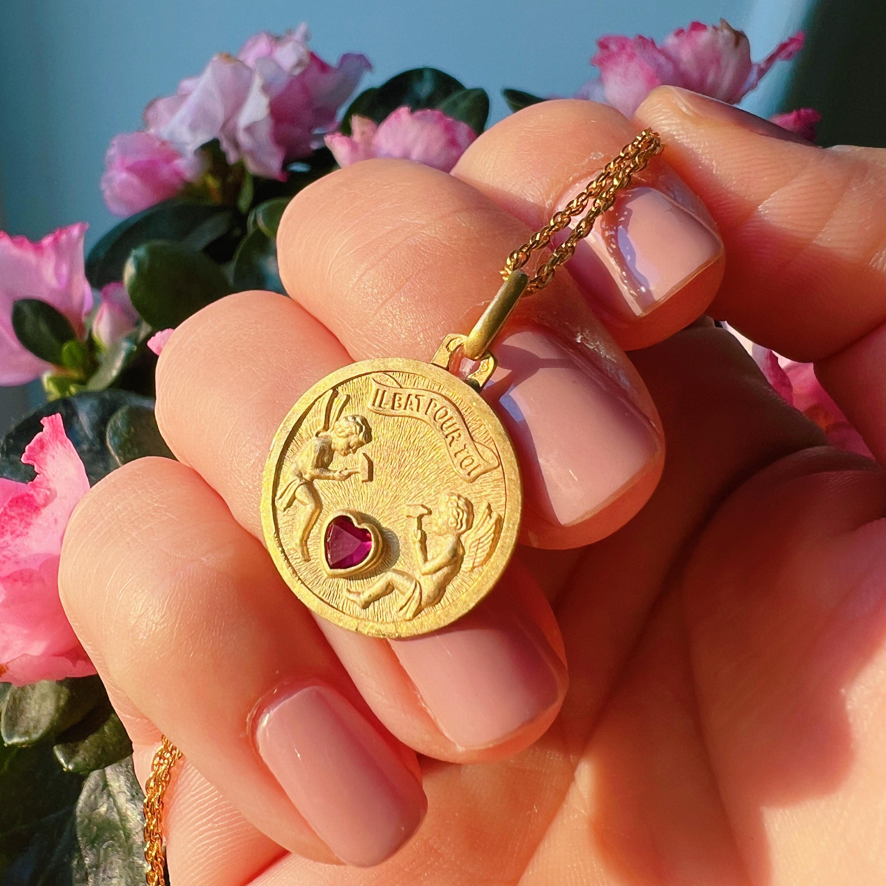 French vintage 18K gold “my heart beats for you” charm pendant In Good Condition In Versailles, FR