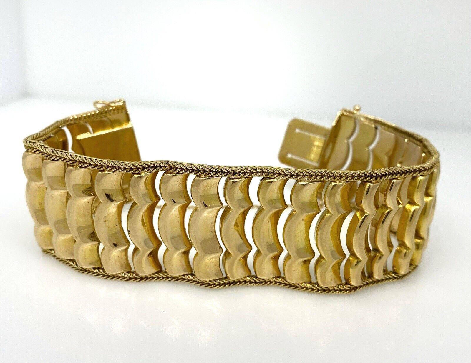 French Vintage Wave Motif Openwork Wide Bracelet in 18k Yellow Gold

Vintage Wave Motif Vintage Bracelet features wide Wave Links in high-polished gold edged with a wheat-style chain, all in 18k Yellow Gold by a French maker. The bracelet is secured