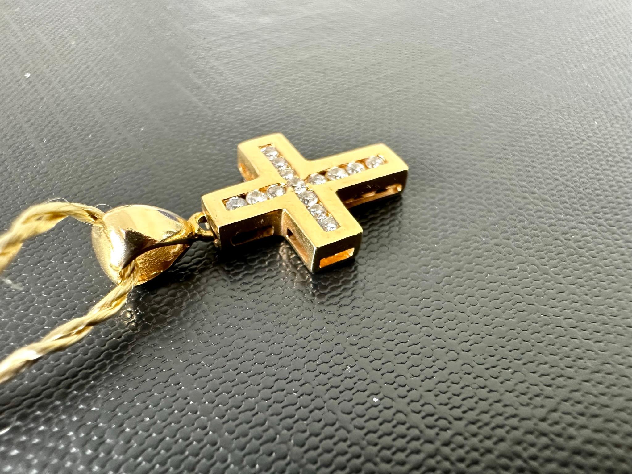 French Vintage 18kt Yellow Gold Cross with Diamonds  For Sale 1