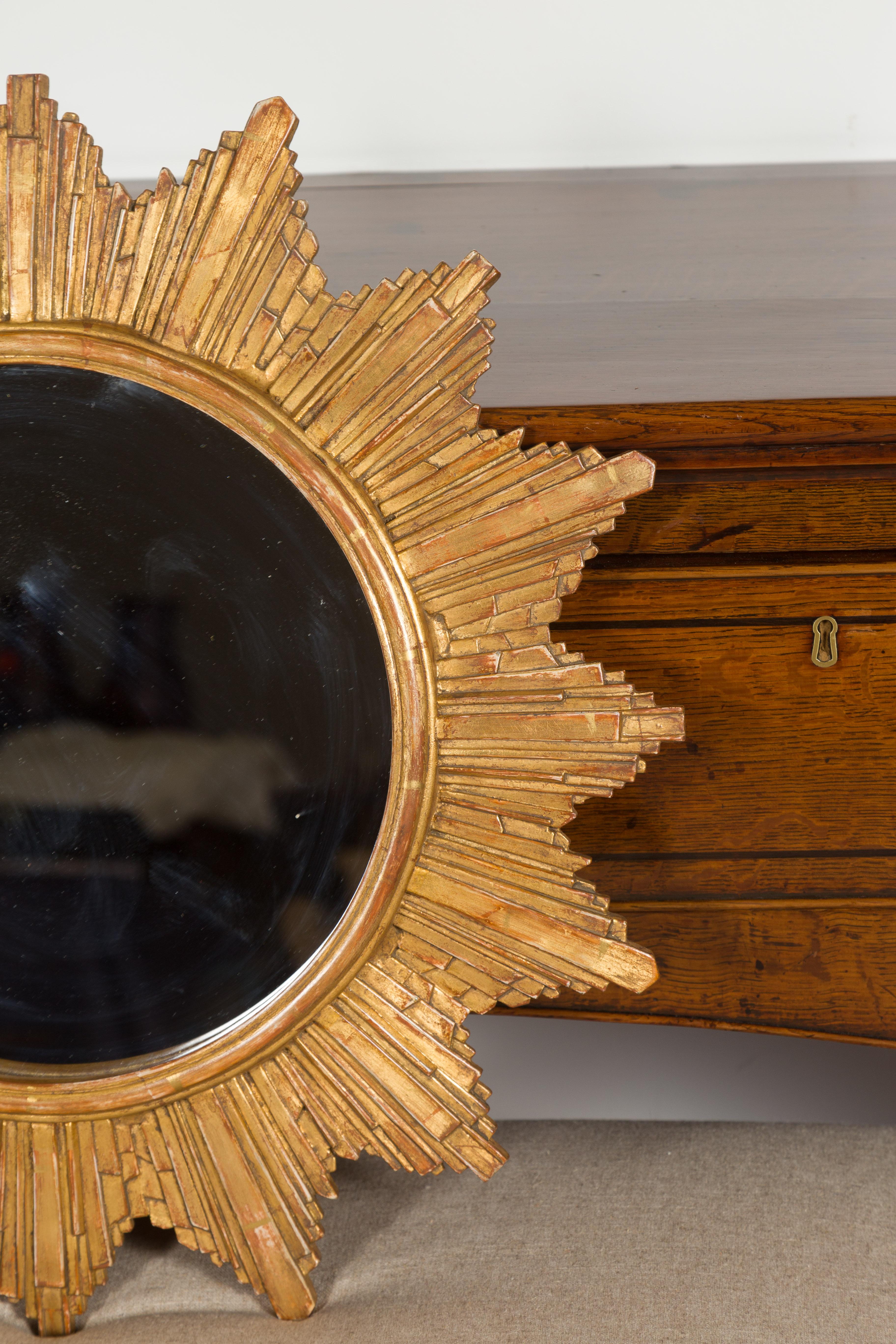 French Vintage 1970s Gilt Composition Sunburst Mirror with Rays of Varying Sizes For Sale 3