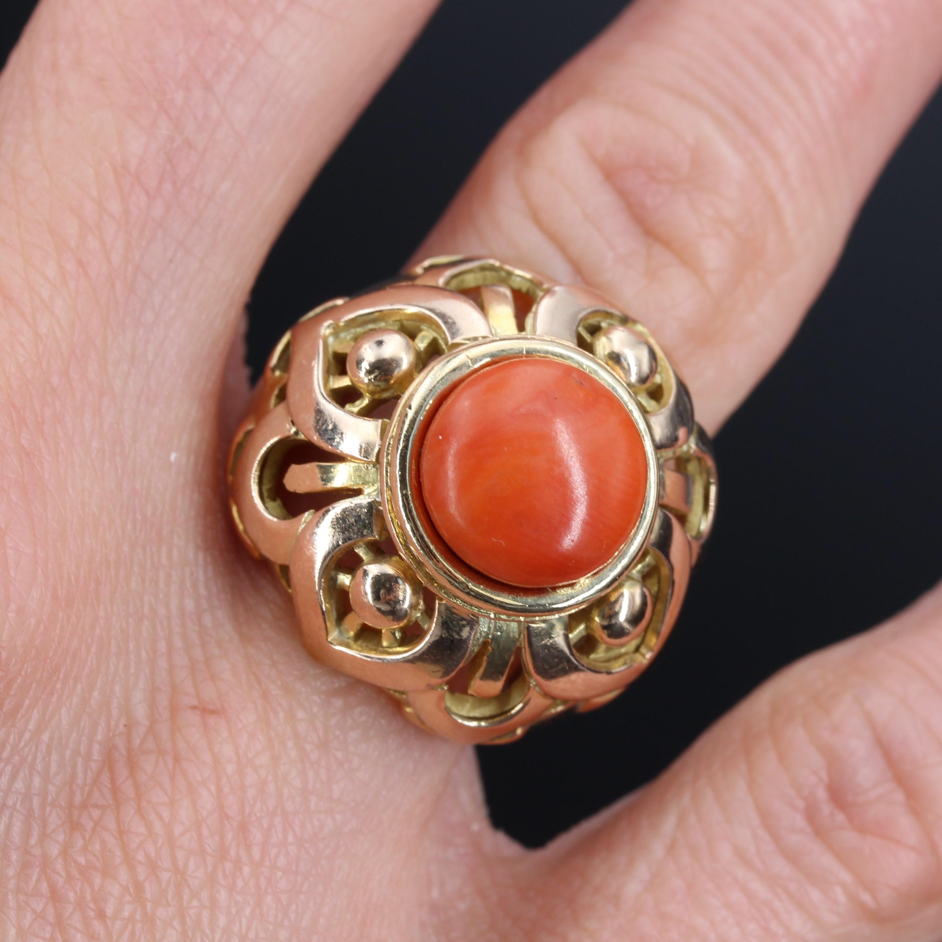 French Vintage 1980s Mediterranean Coral Gold Dome Ring In Good Condition For Sale In Poitiers, FR