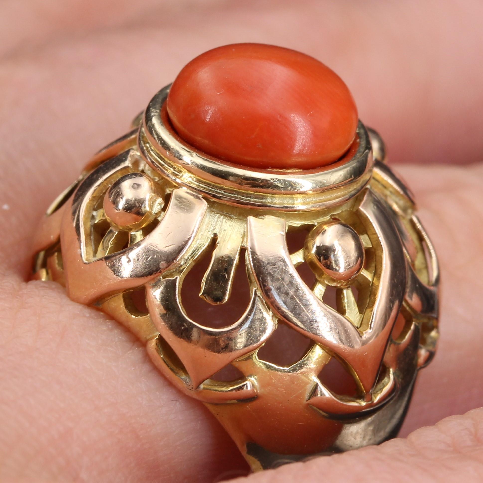 French Vintage 1980s Mediterranean Coral Gold Dome Ring For Sale 2