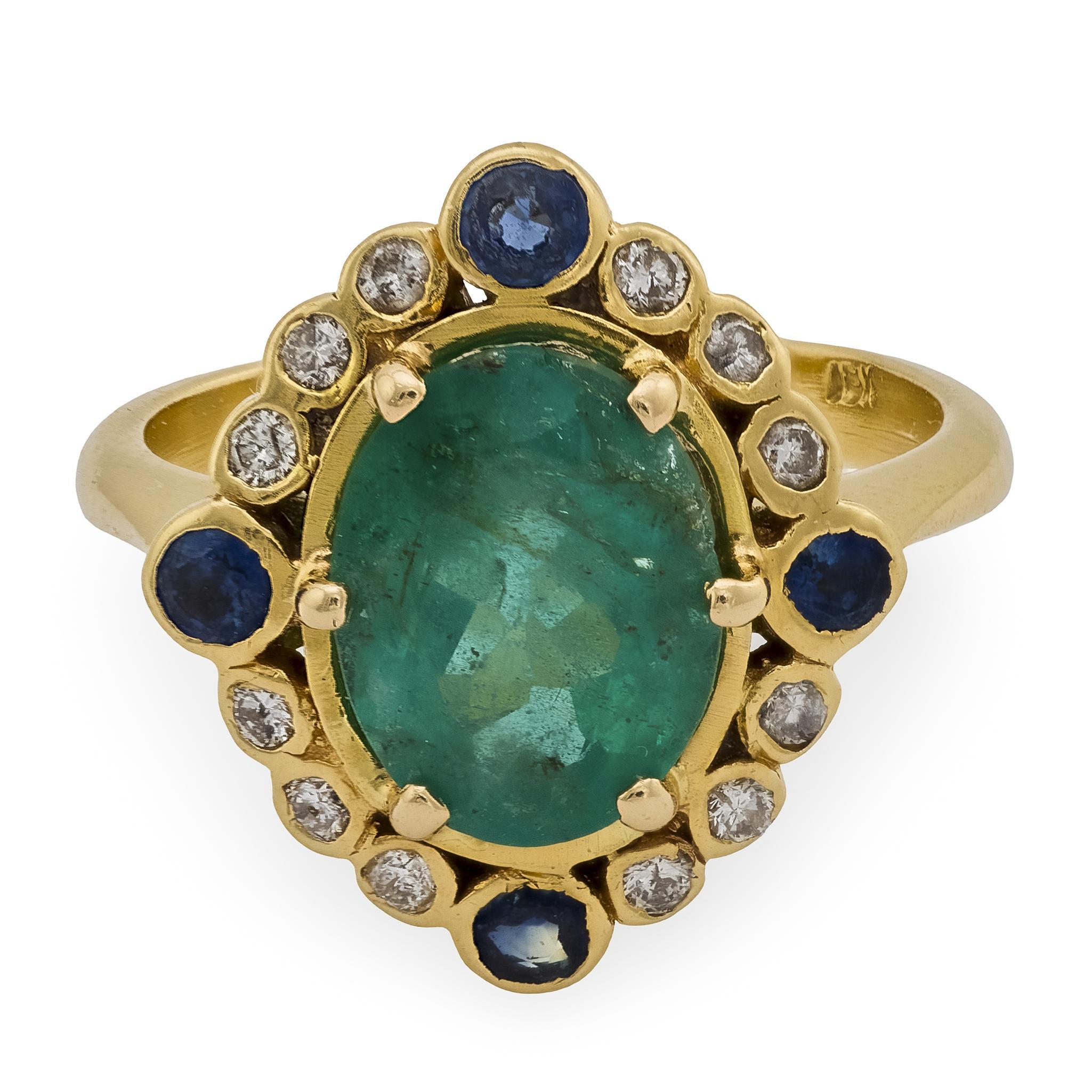 Contemporain Bague française vintage 2.15 carat émeraude saphir diamant or jaune 18k en vente