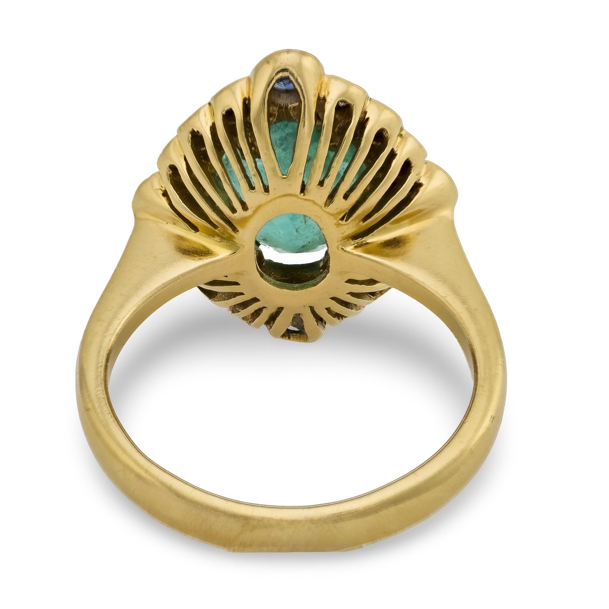 Bague française vintage 2.15 carat émeraude saphir diamant or jaune 18k Bon état - En vente à Beverly Hills, CA