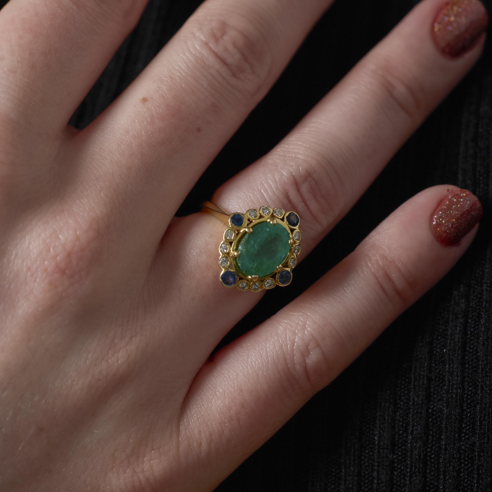Bague française vintage 2.15 carat émeraude saphir diamant or jaune 18k Pour femmes en vente