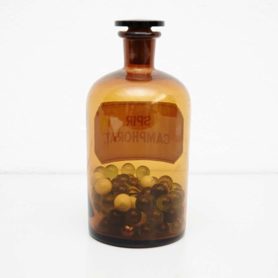 Rustic French Vintage Amber Glass Pharmacy Bottle with Marbles, circa 1930 For Sale