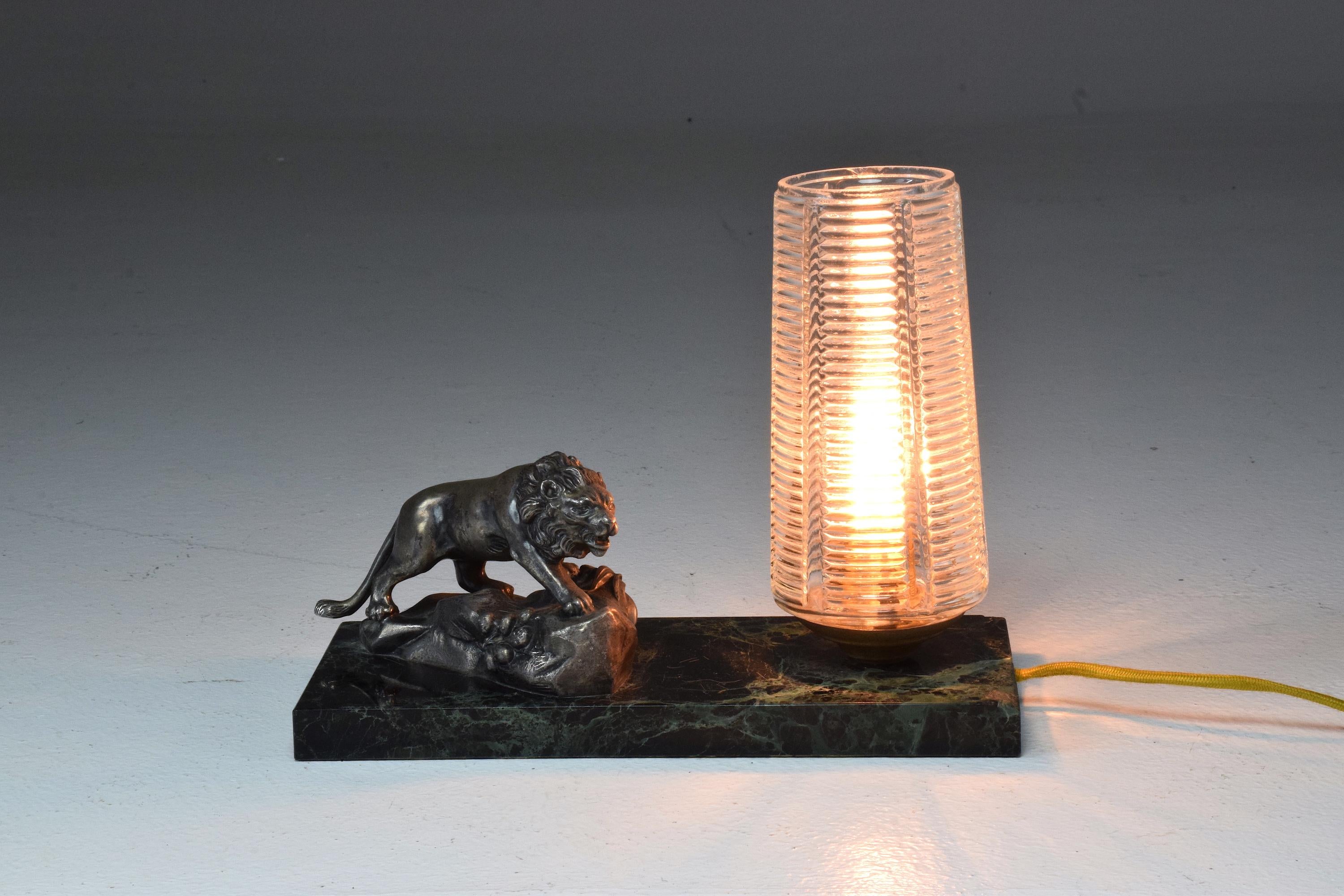 French Vintage Art Deco Lion Marble Table Lamp, 1930s In Good Condition In Paris, FR