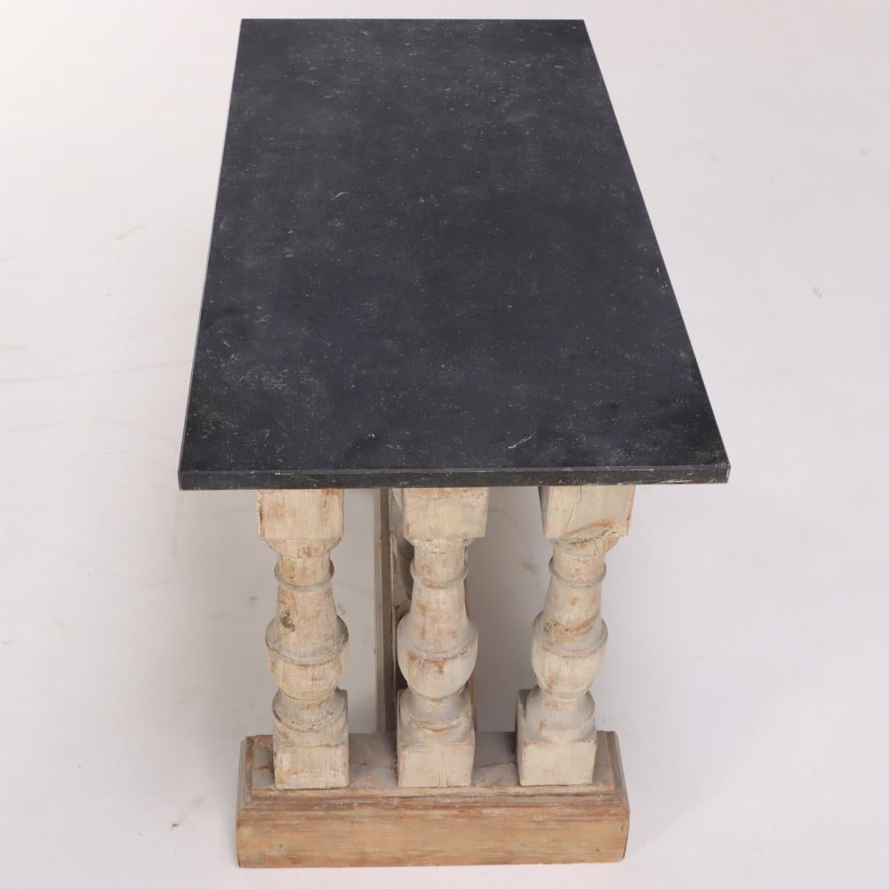 Console ou table centrale vintage française à balustre en marbre, 20e siècle Bon état - En vente à Philadelphia, PA