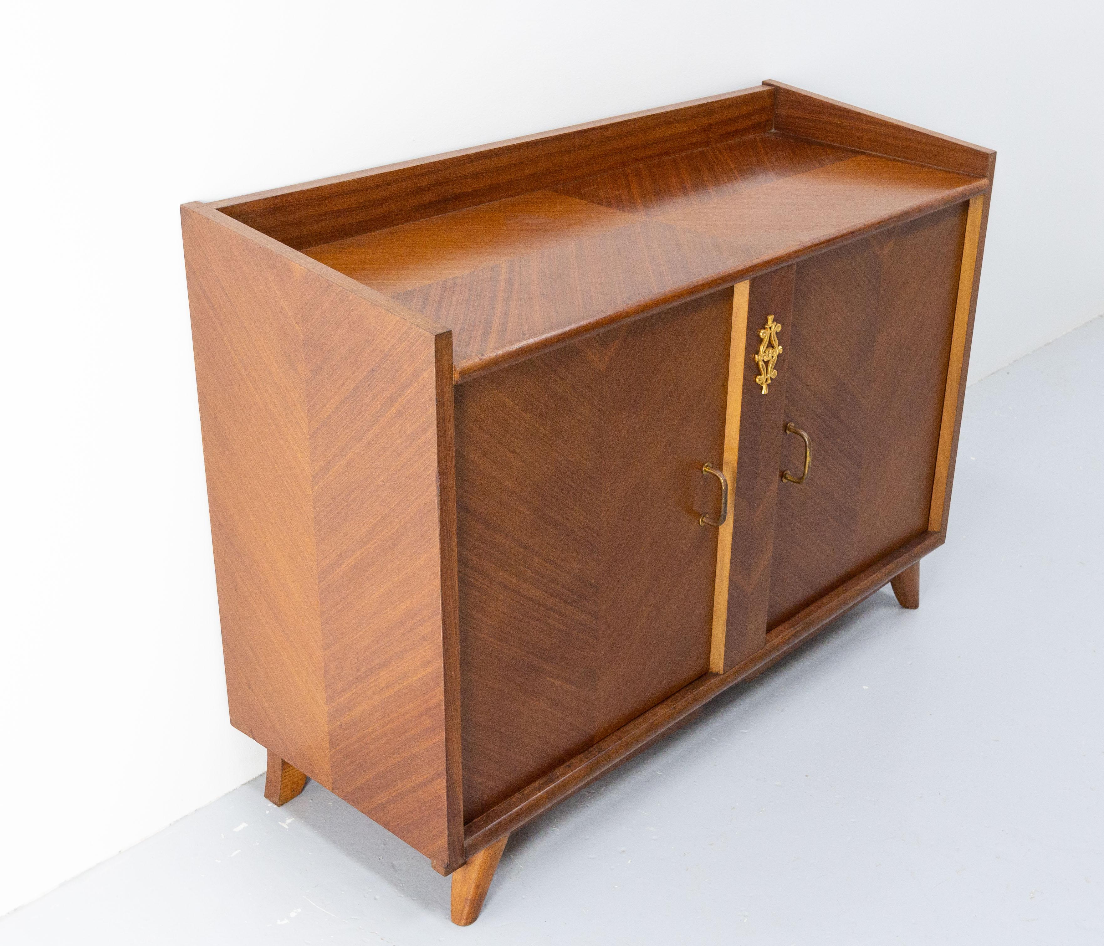 French Vintage Bar Cocktail Cabinet Iroko Veneer and Brass, Mid-Century In Good Condition For Sale In Labrit, Landes