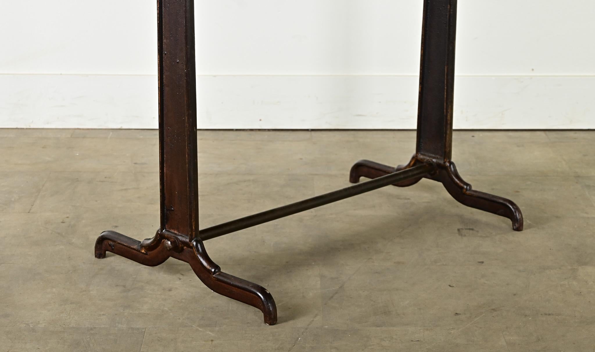 20ième siècle Table de bar vintage française avec plateau en bois en vente