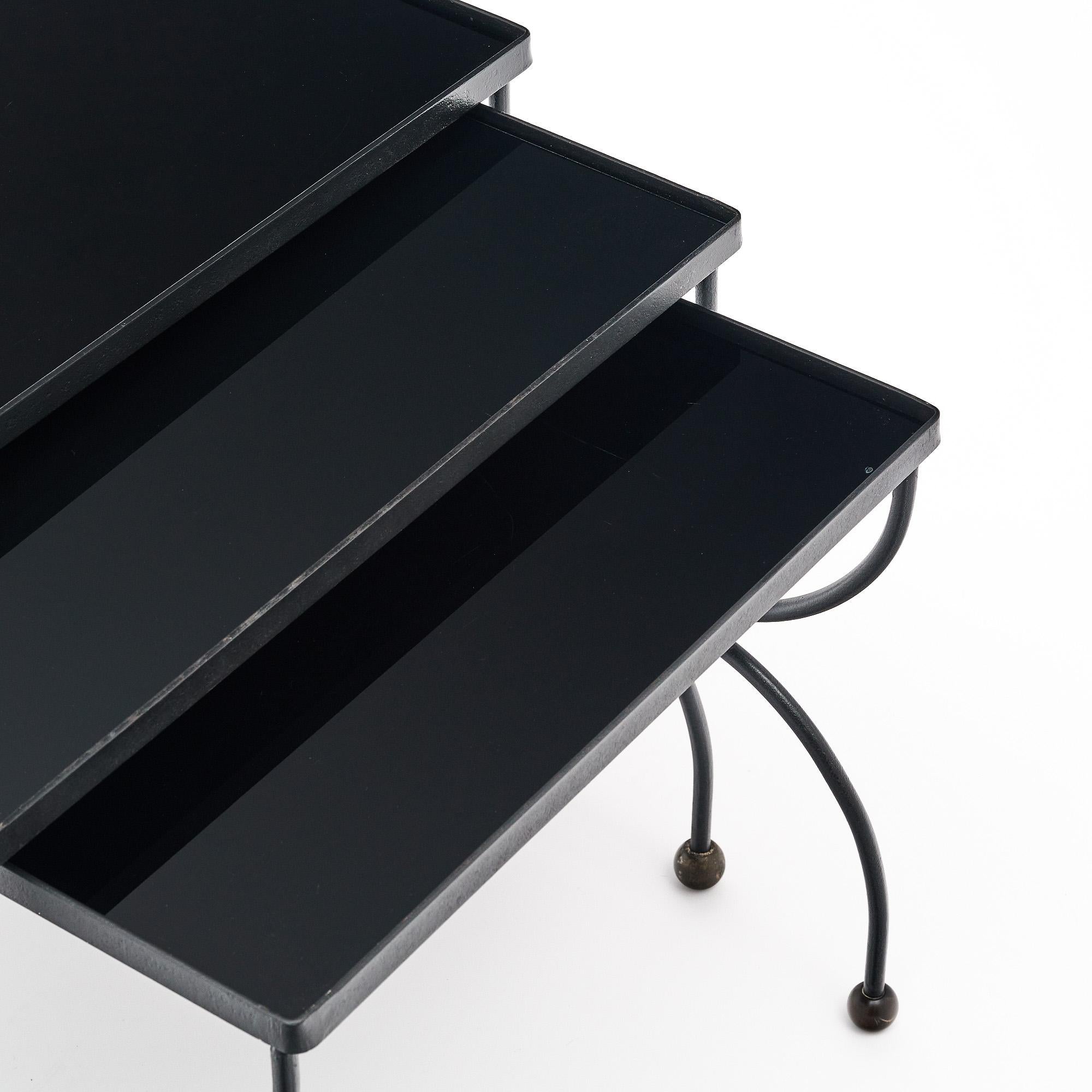 Französische Vintage Schwarze Schachteltische (Art déco) im Angebot