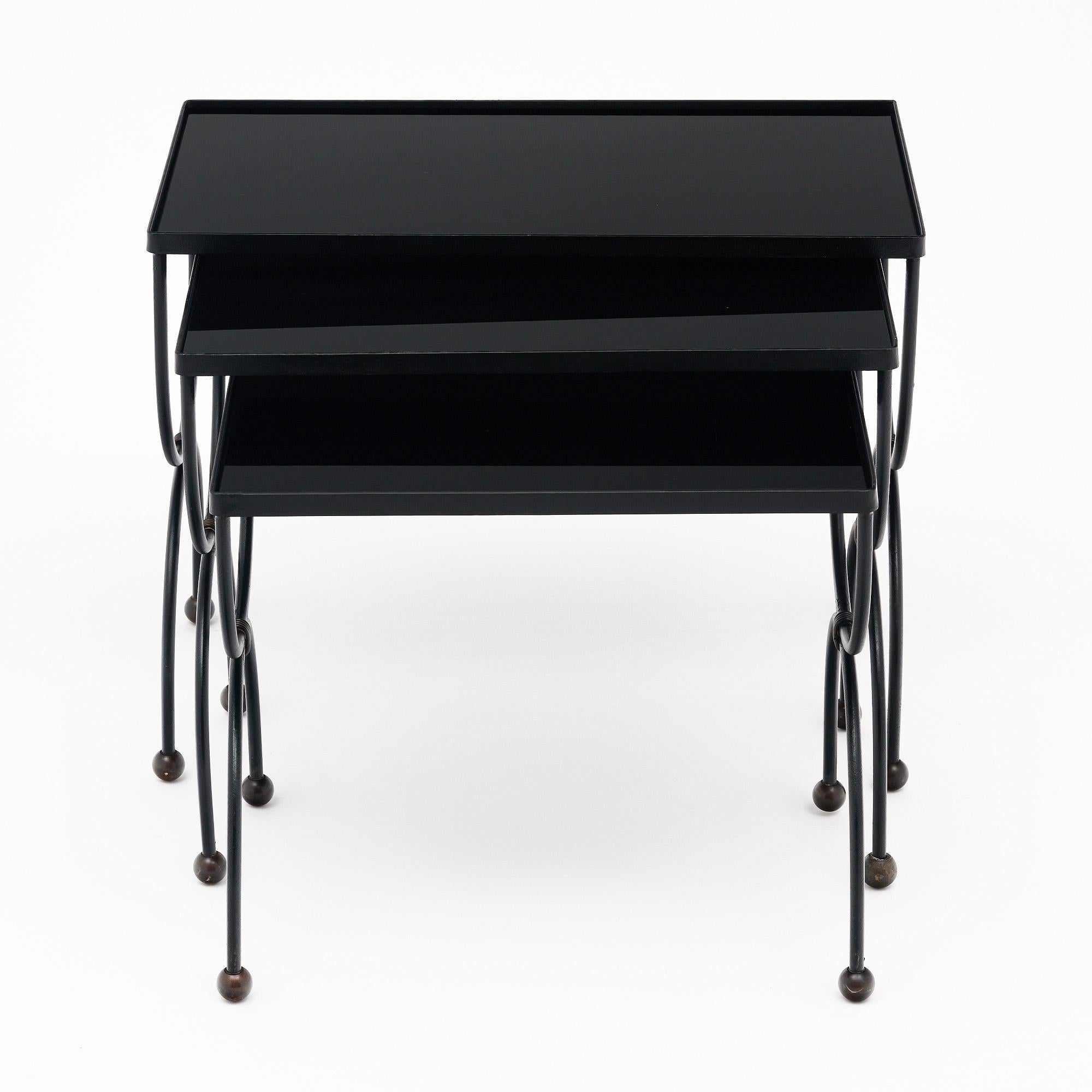 Französische Vintage Schwarze Schachteltische im Angebot 1