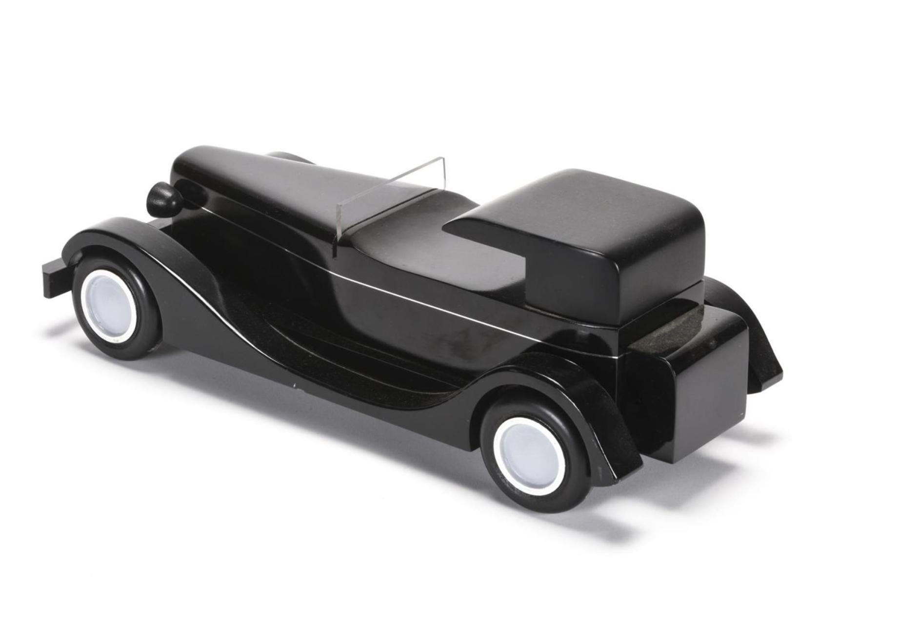 Art déco Maquette de voiture en bois Vilac Coupe Chauffeur H6C 1930, de couleur noire. en vente