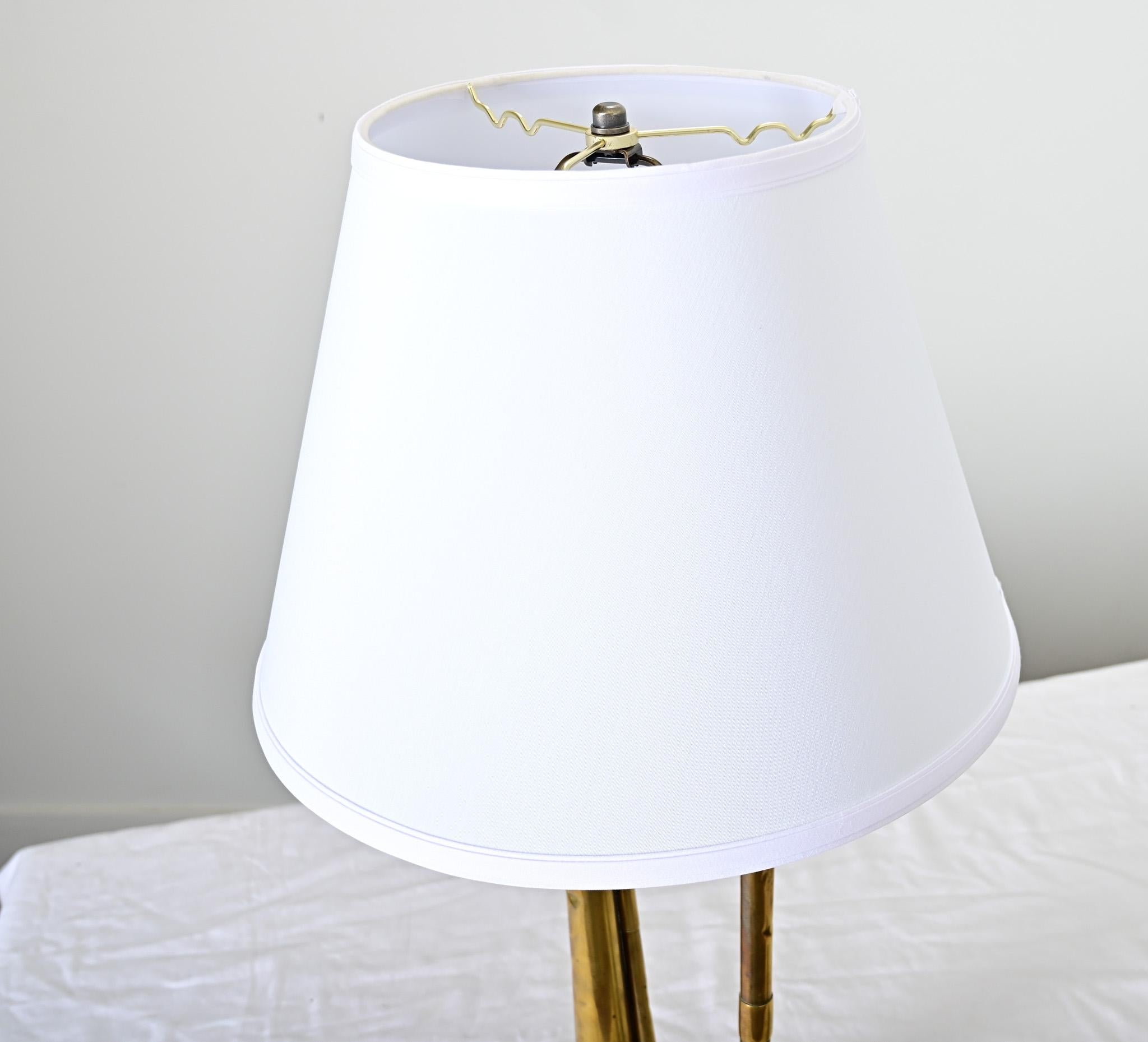 Lámpara de trompeta Couesnon francesa vintage de latón siglo XX en venta