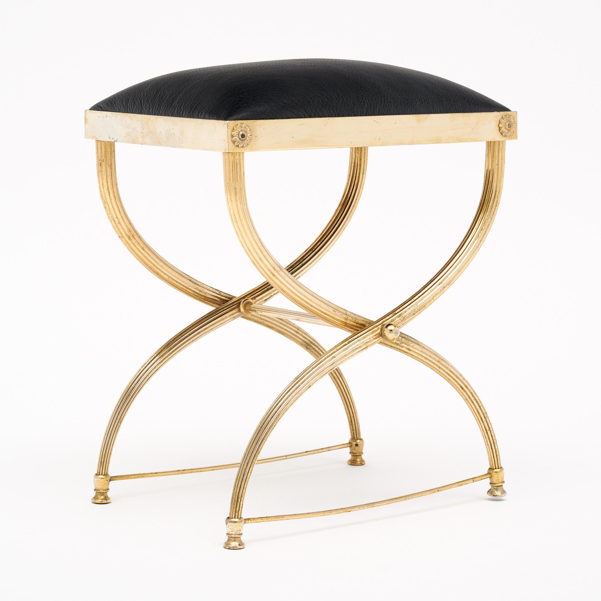 Français Tabouret Curule français en laiton vintage en vente