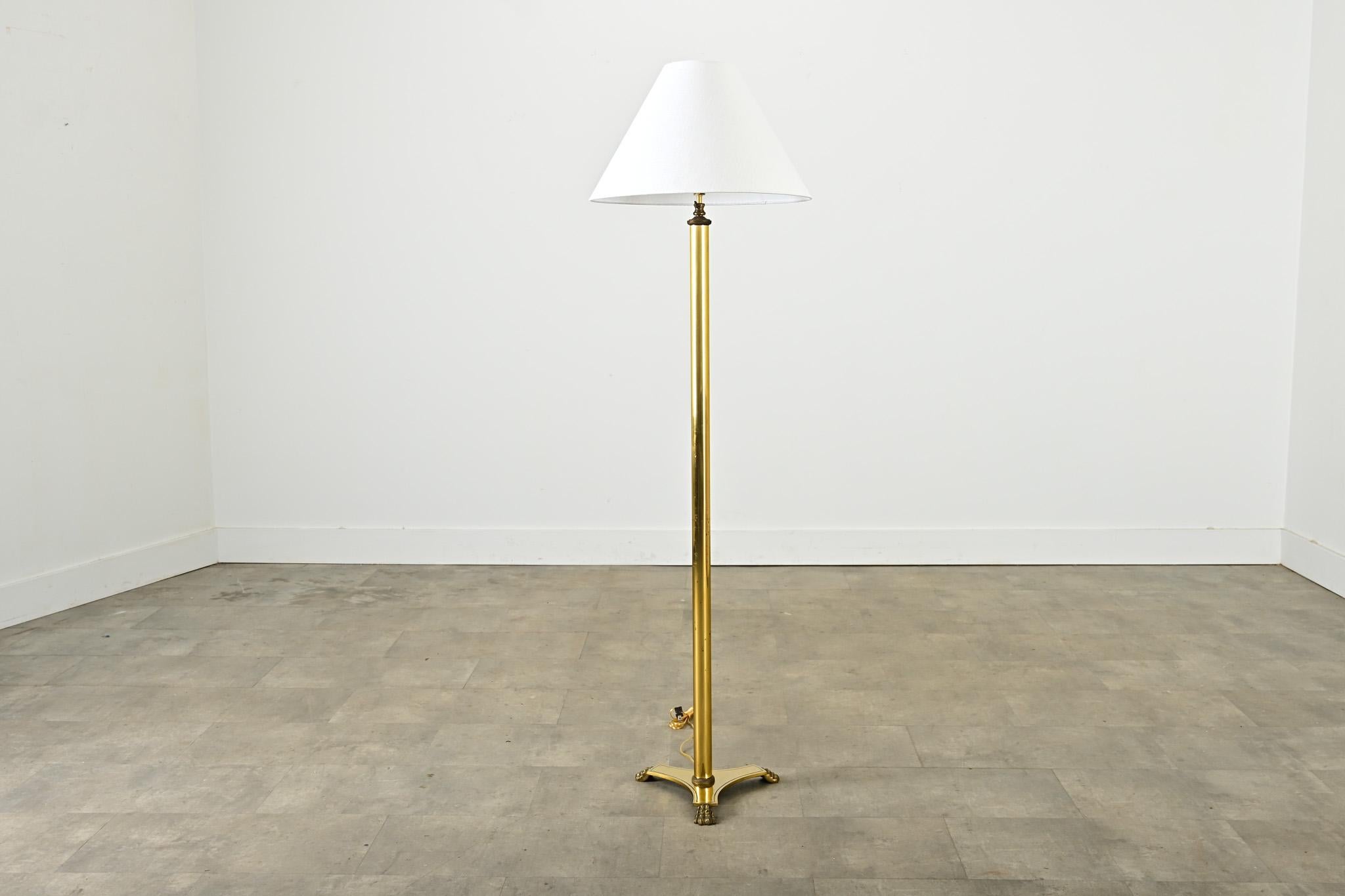 Lampadaire français en laiton vintage avec pieds en patte d'oie Bon état - En vente à Baton Rouge, LA