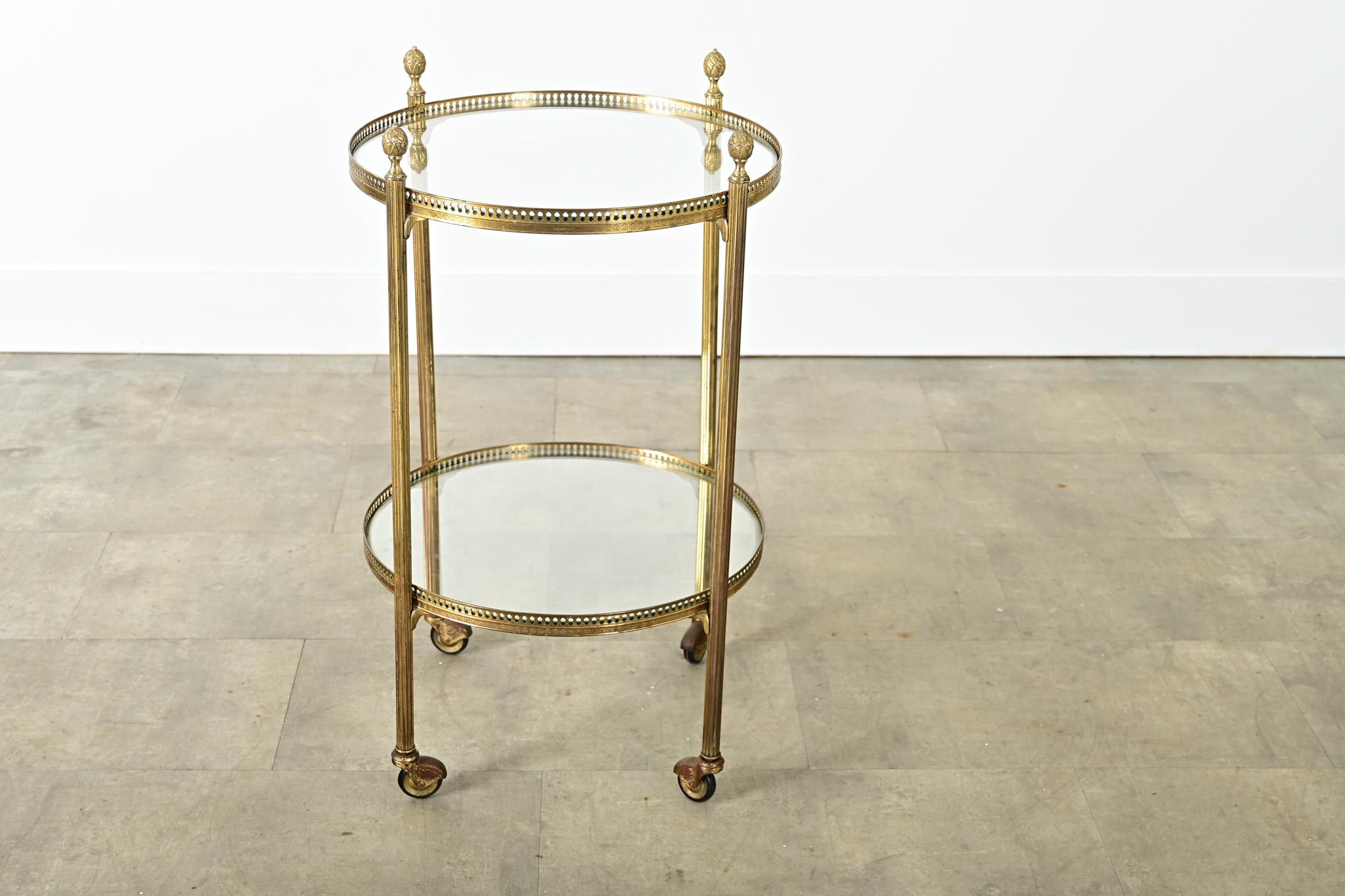Mesa francesa vintage de latón y cristal en venta 1
