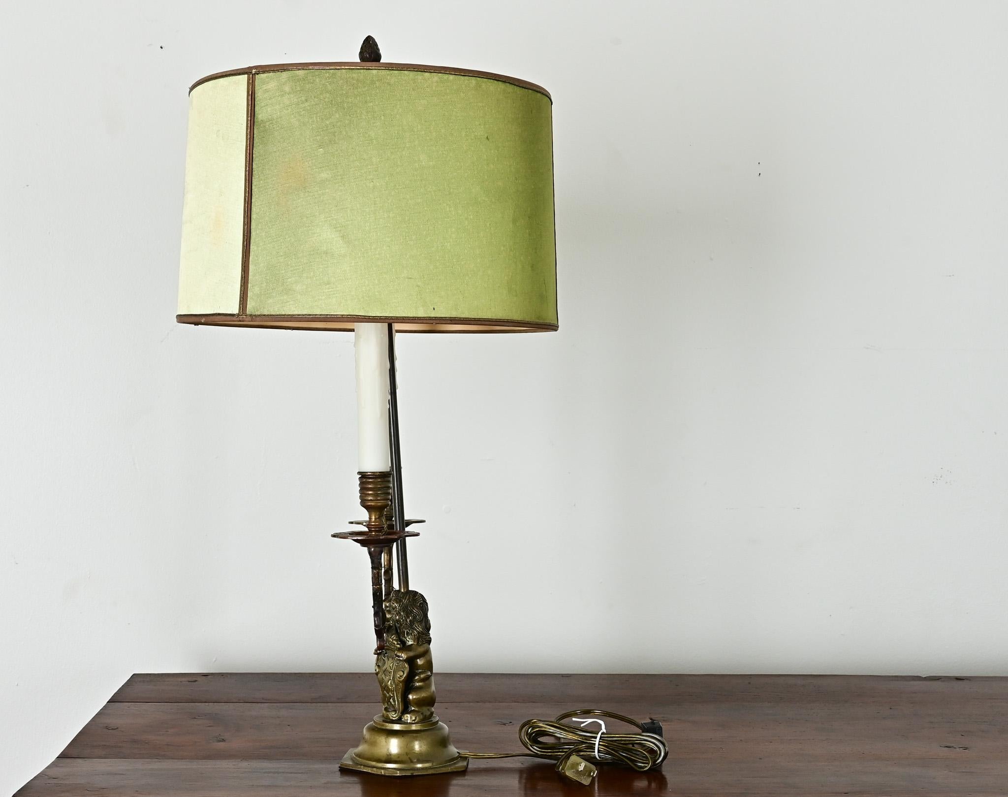 Lampe lion française vintage en laiton en vente 2