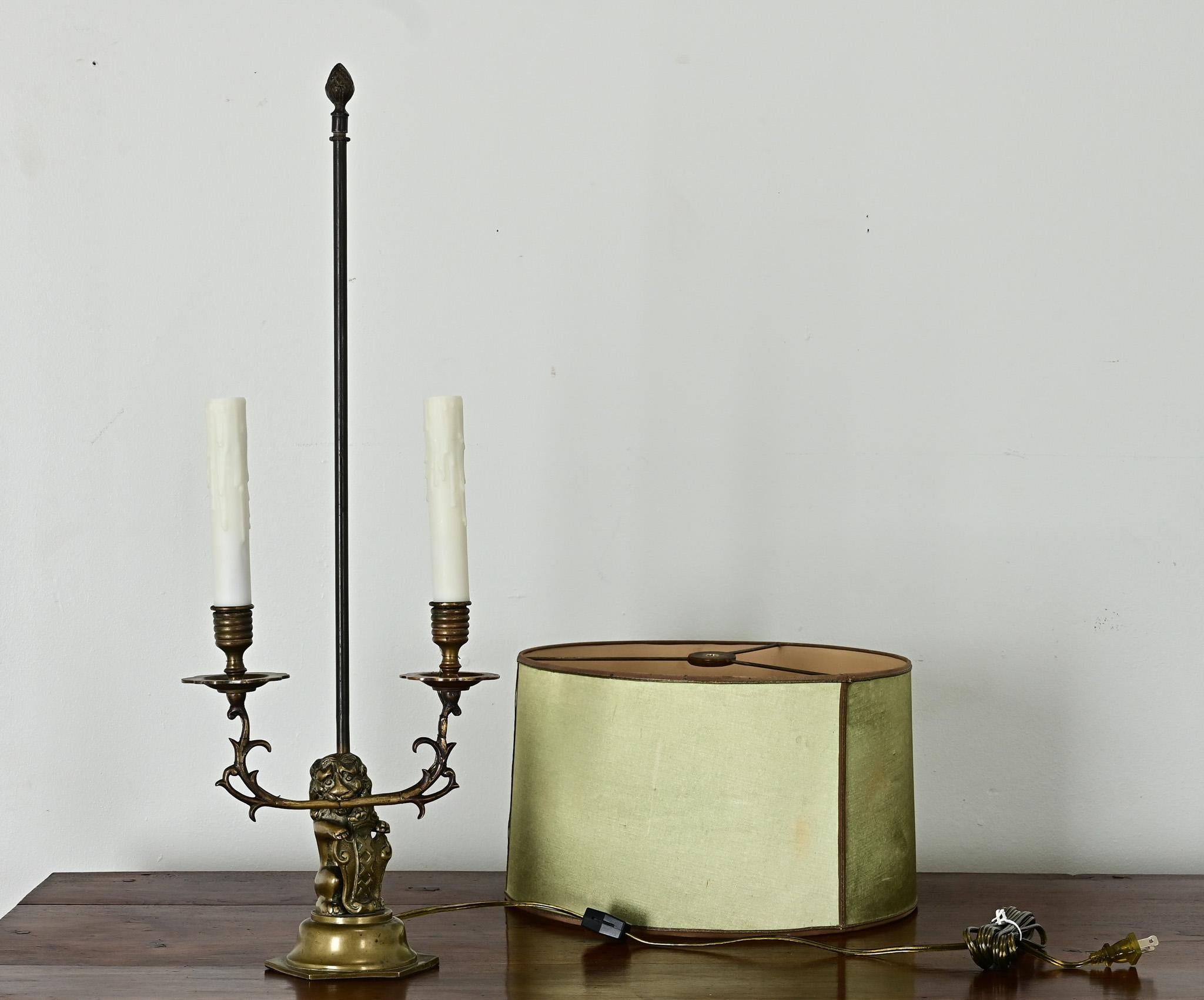 Lampe lion française vintage en laiton en vente 5