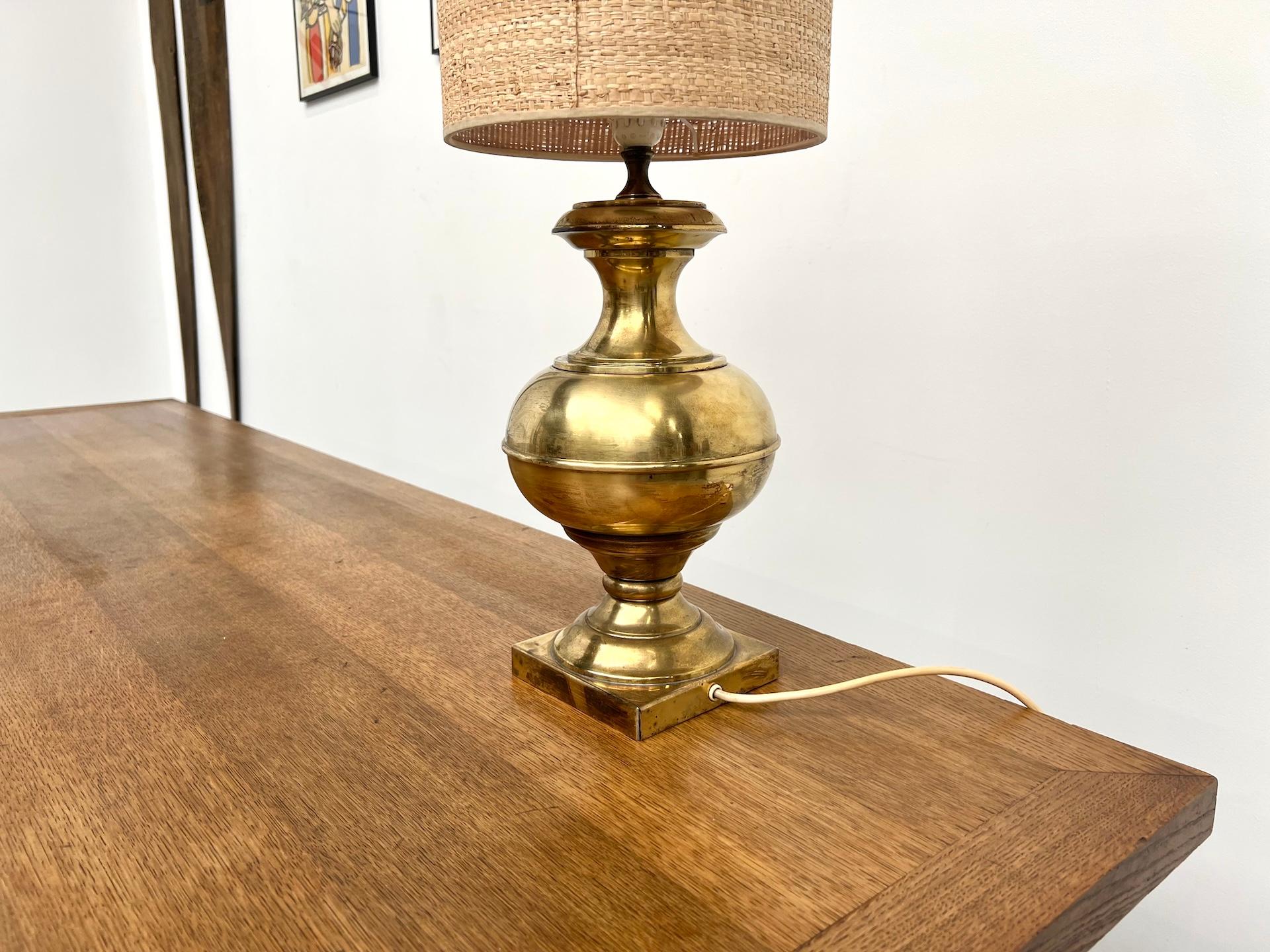 French vintage brass table lamp For Sale 2