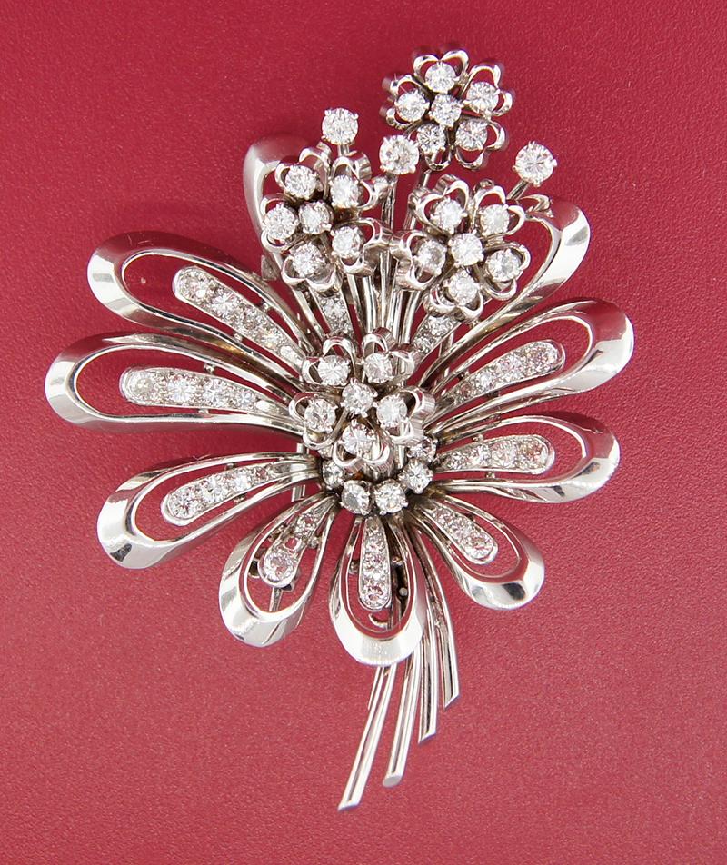 French Vintage Brooch 18k Gold Diamond Flower Pin Clip Estate Jewelry In Good Condition In Beverly Hills, CA