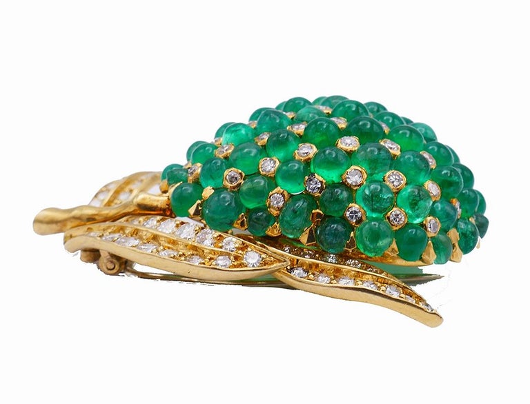 Round Cut French Vintage Brooch Pin Clip 18k Gold Emerald Estate Jewelry Signed J W For Sale