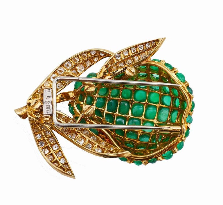 Women's or Men's French Vintage Brooch Pin Clip 18k Gold Emerald Estate Jewelry Signed J W For Sale