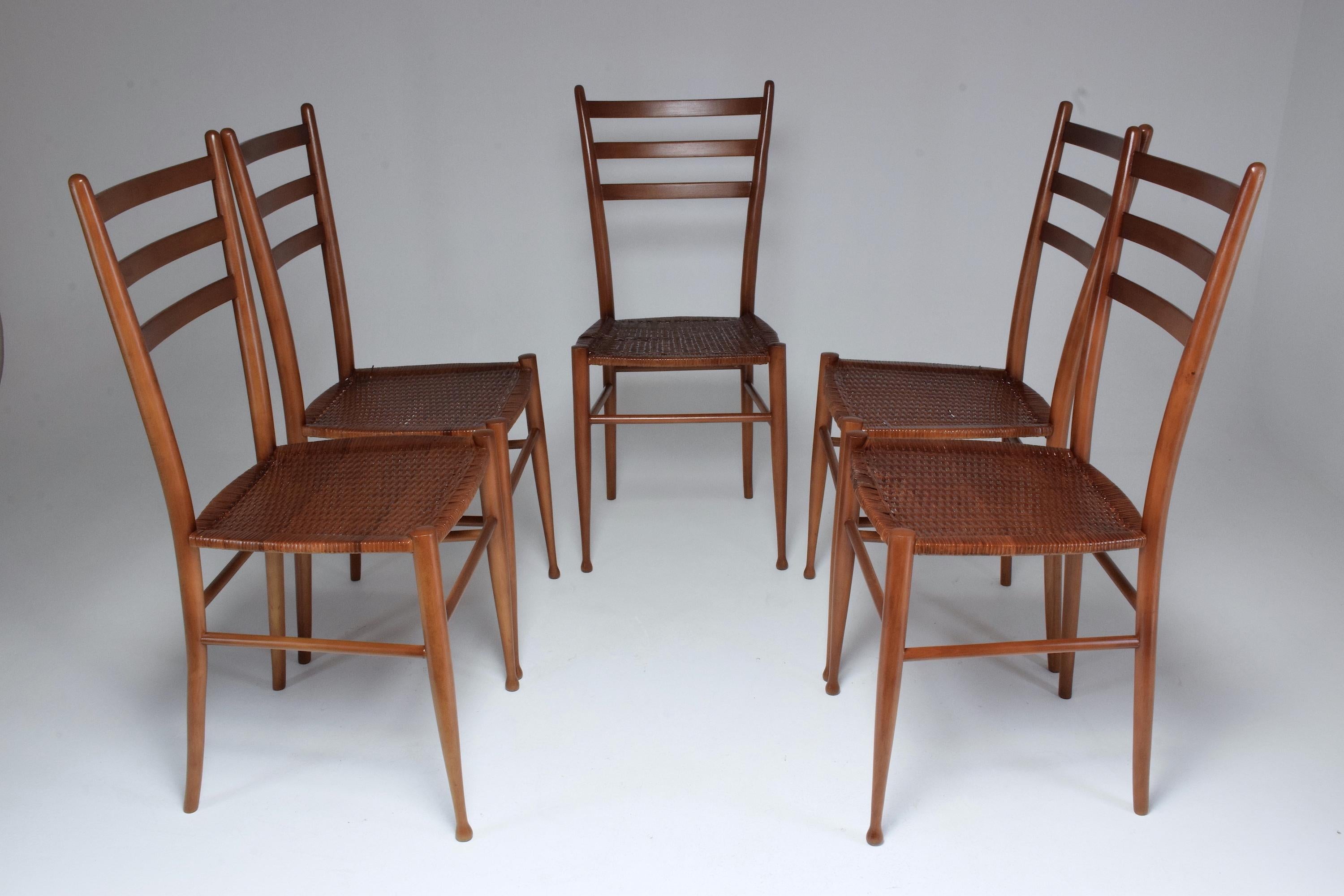 A set of five French 20th century vintage dining chairs designed with beautiful caned seating, three-panel backrests of original design composed of solid beechwood, re-finished in a darker tone for added sophistication.
Very light. Bistrot, Art