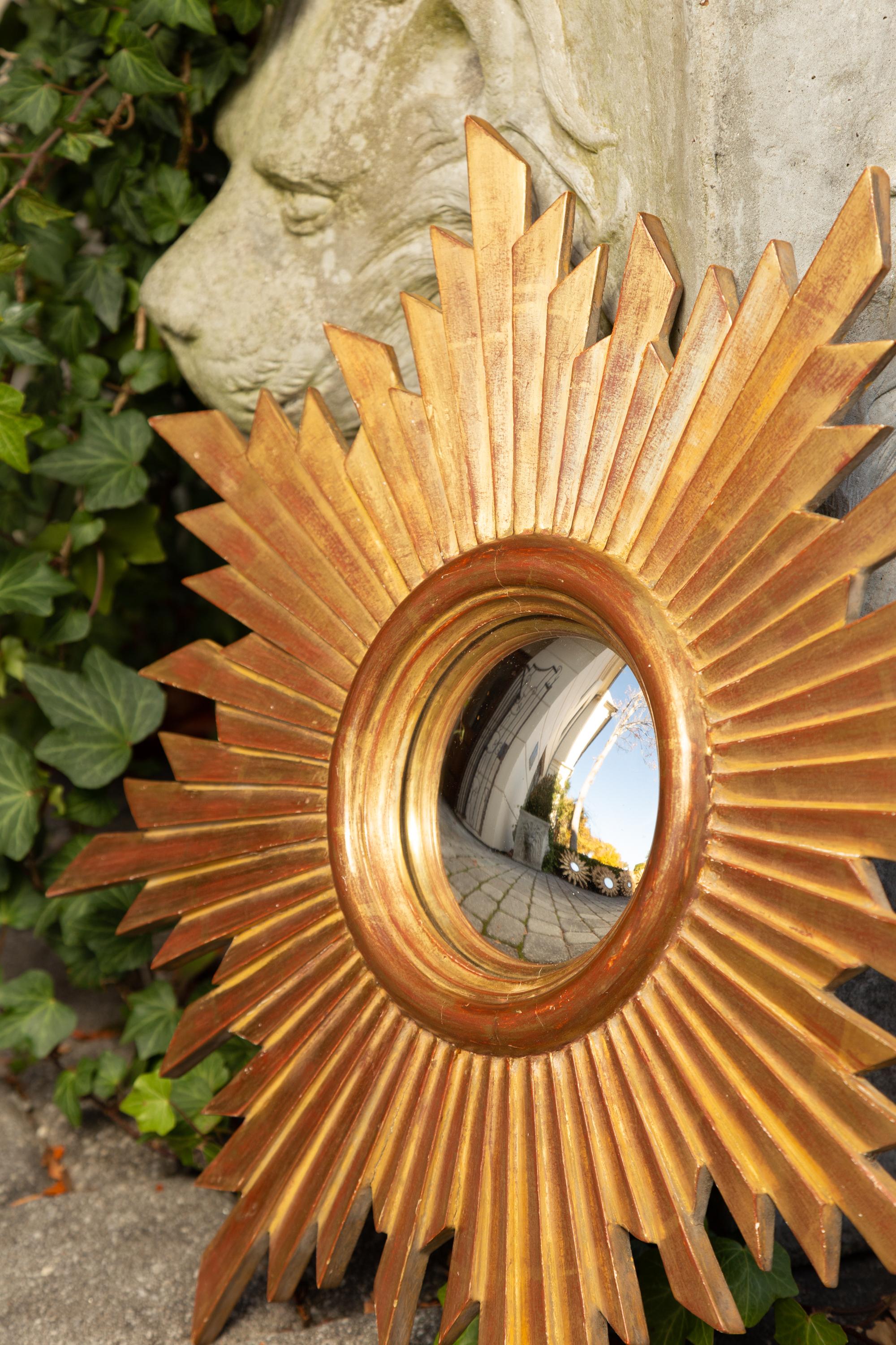 French Vintage Carved Midcentury Giltwood Sunburst with Convex Mirror In Good Condition In Atlanta, GA