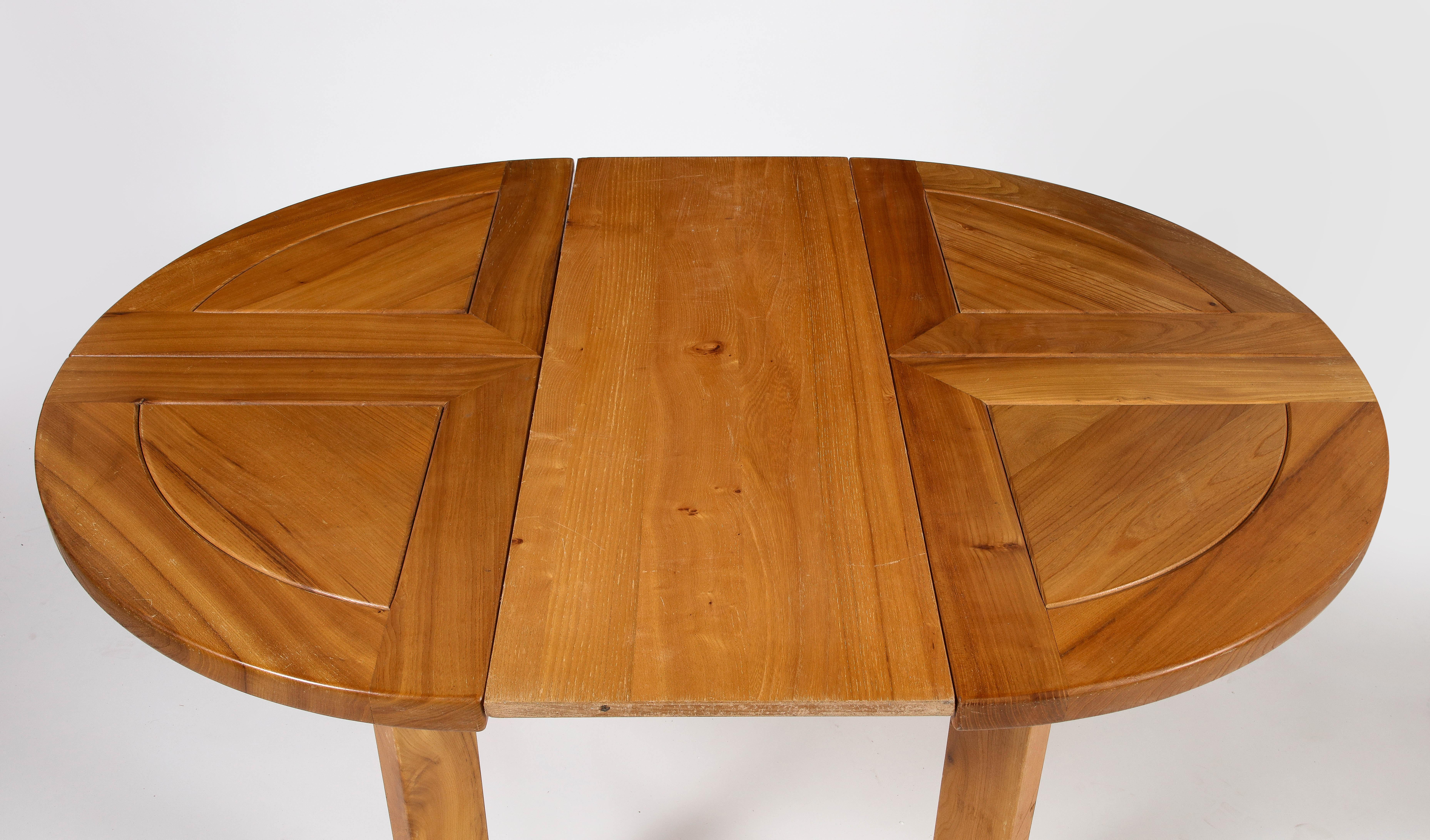 Maison Regain Dining Table in Elm Wood, France, circa 1970 For Sale 8