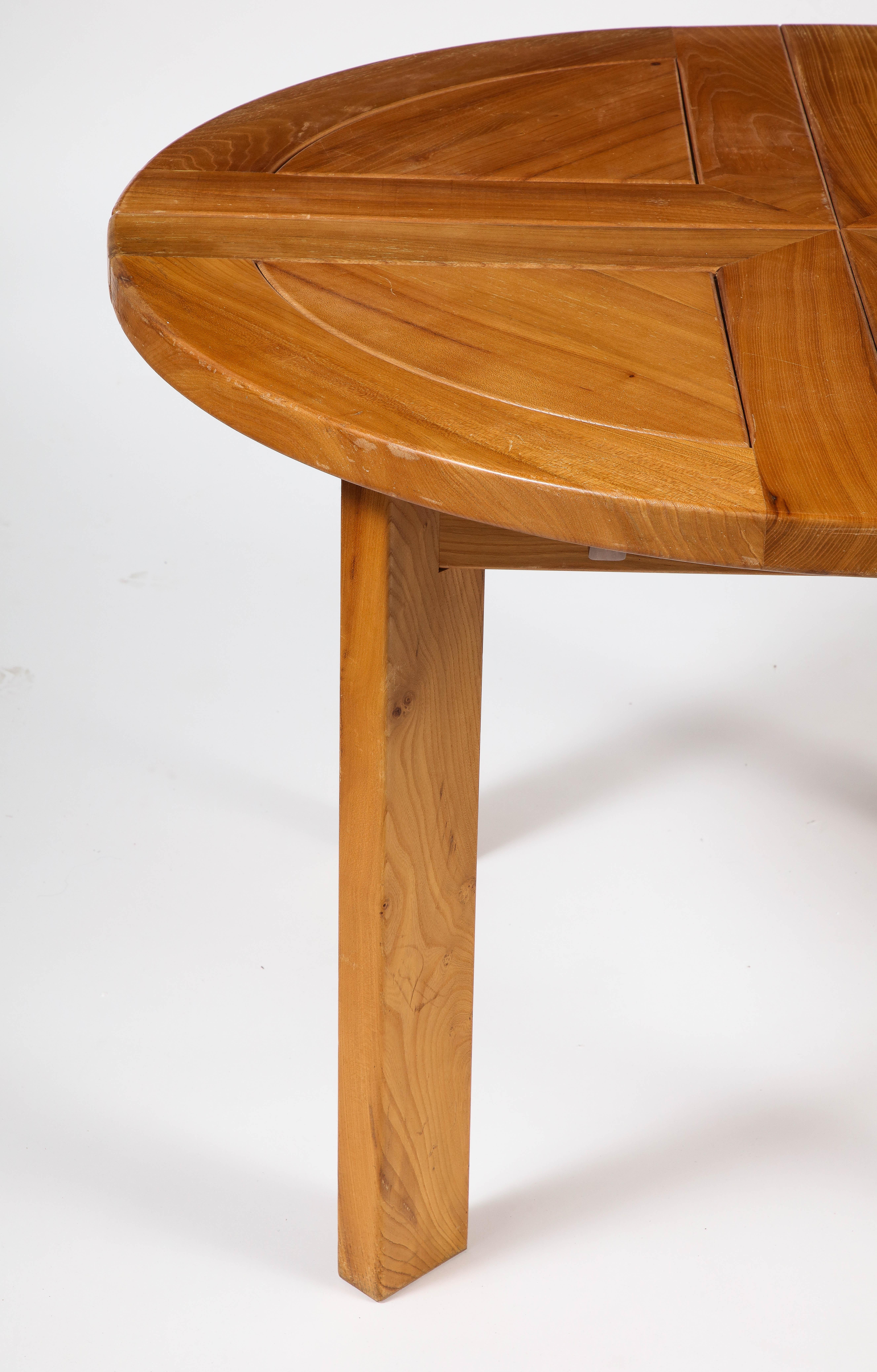 Maison Regain Dining Table in Elm Wood, France, circa 1970 In Good Condition For Sale In New York, NY