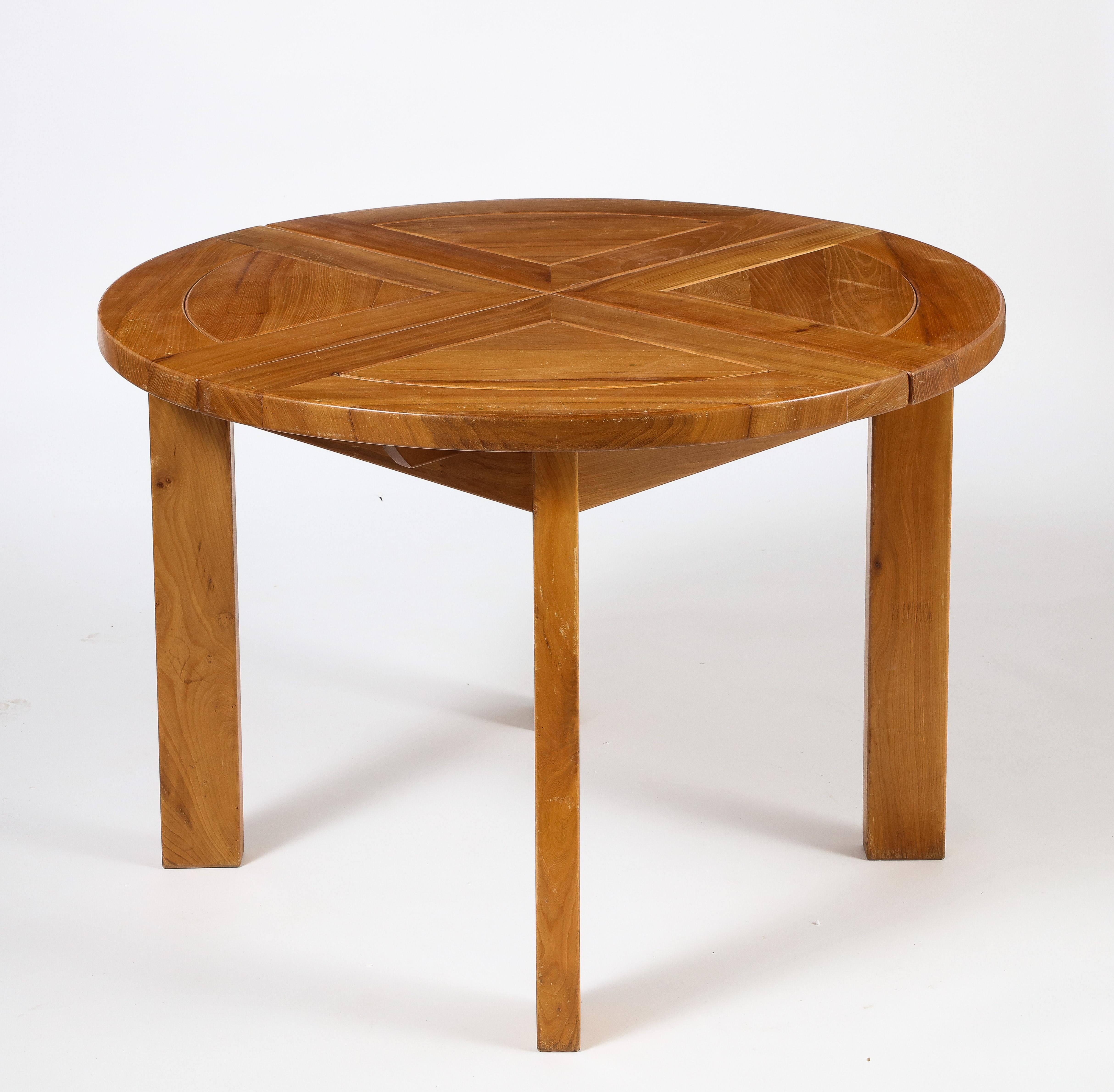 Maison Regain Dining Table in Elm Wood, France, circa 1970 For Sale 3
