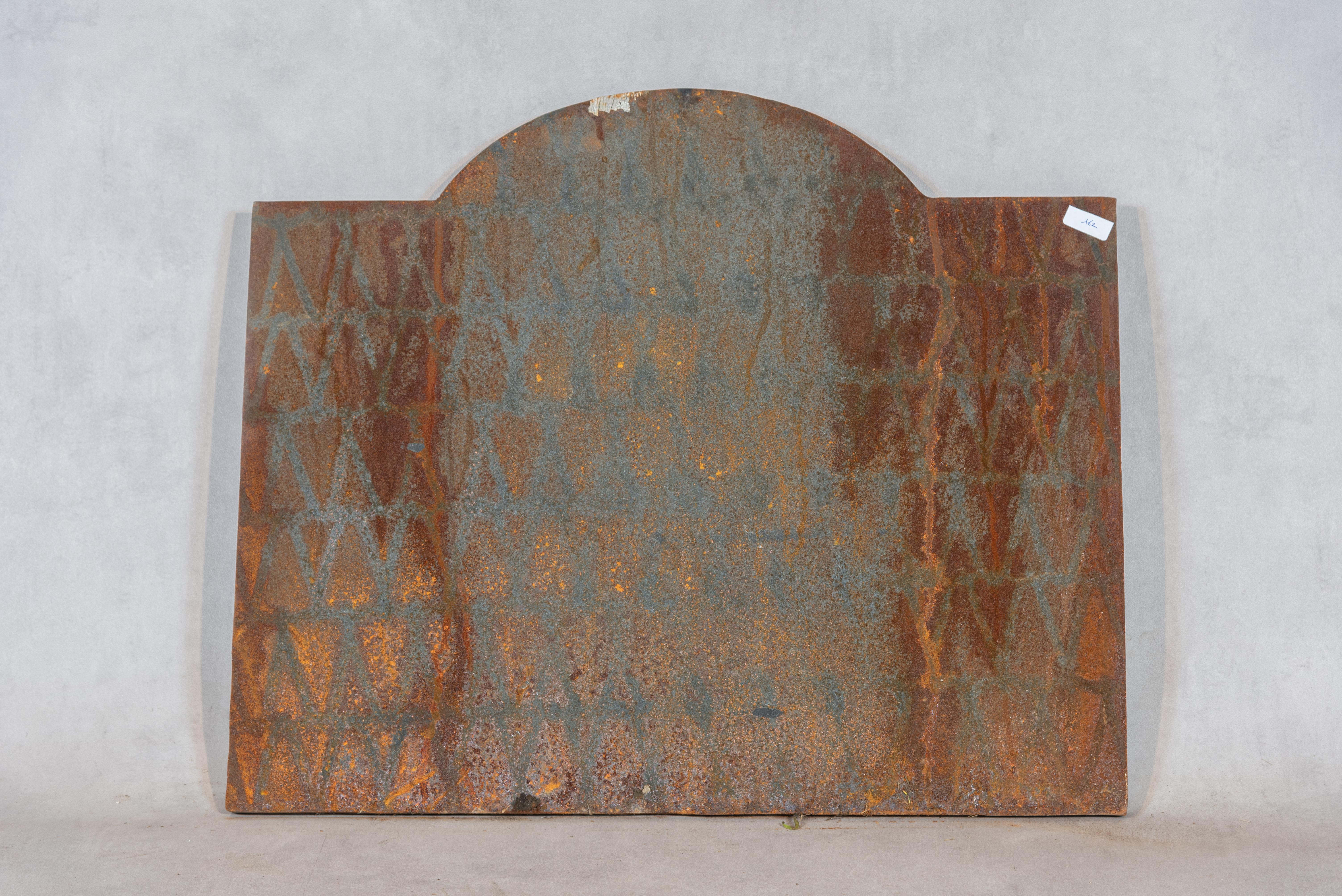 Französische Vintage Gusseisen Kaminplatte im Zustand „Gut“ im Angebot in San Antonio, TX