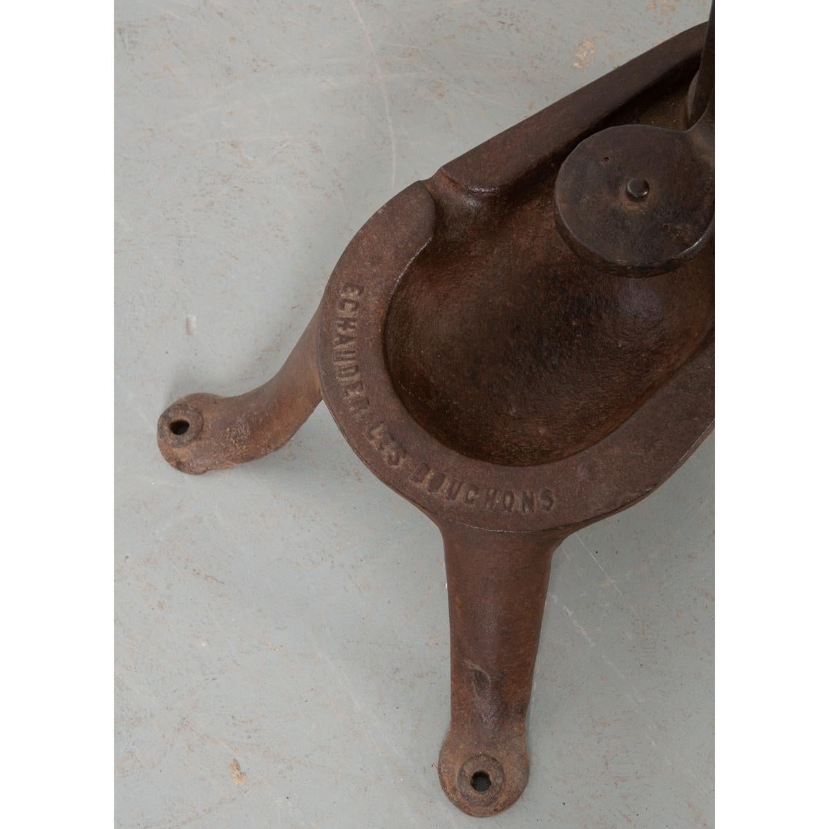 French Vintage Cast Iron Wine Bottle Corker In Good Condition For Sale In Baton Rouge, LA