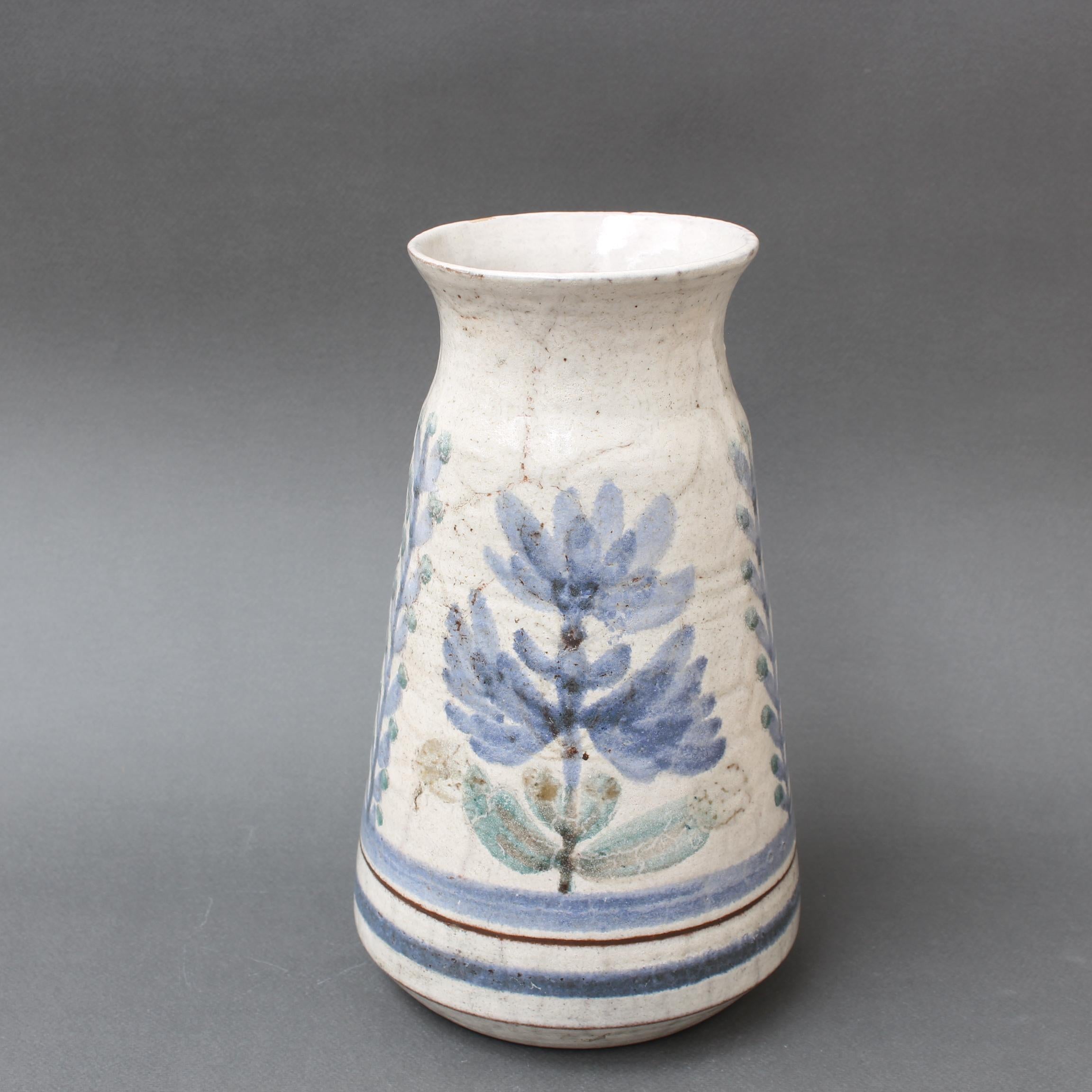 French Vintage Ceramic Flower Vase by Le Mûrier (circa 1960s) In Good Condition For Sale In London, GB
