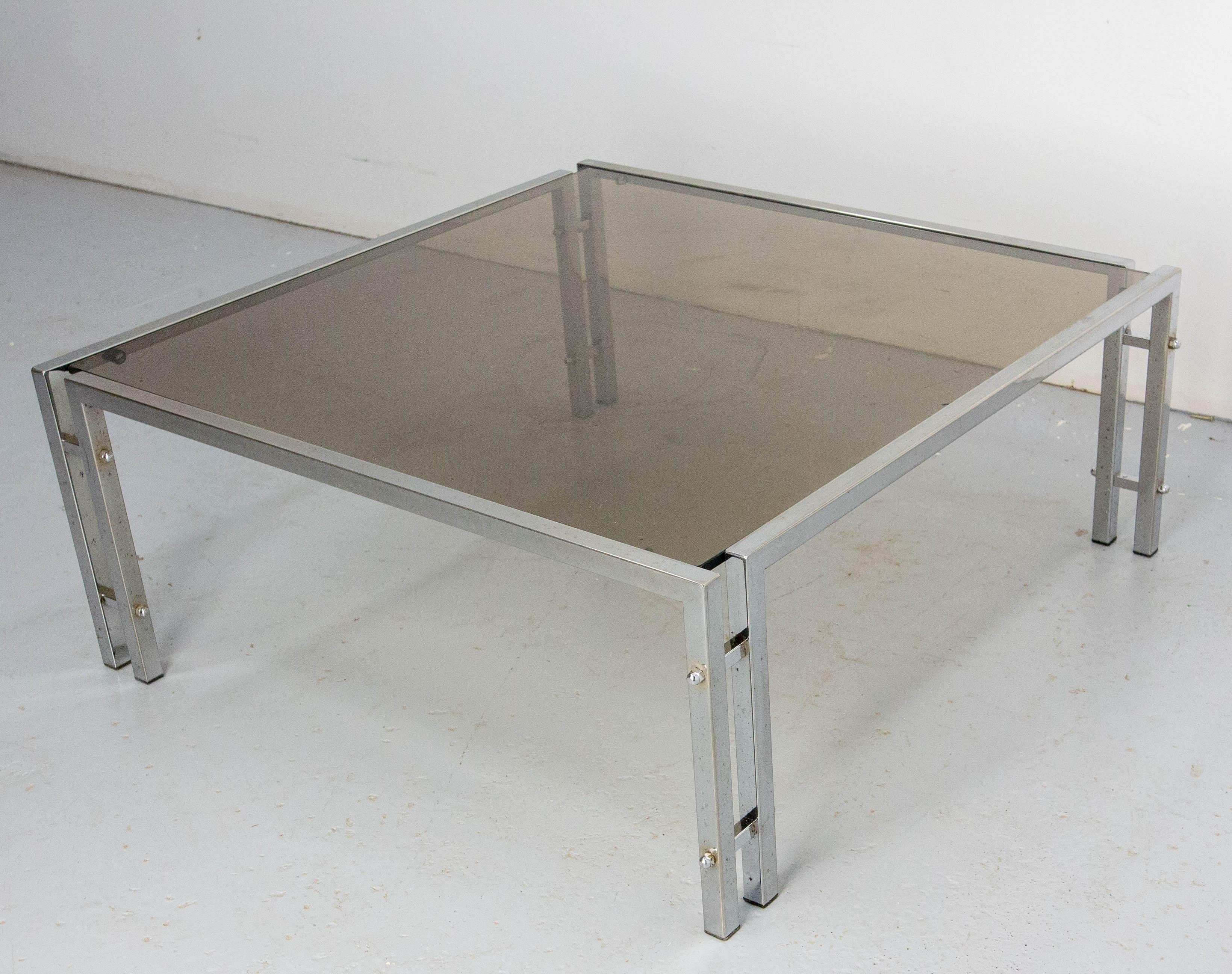 Mid-Century Modern Table basse française vintage, chrome et verre fumé, circa 1970 en vente