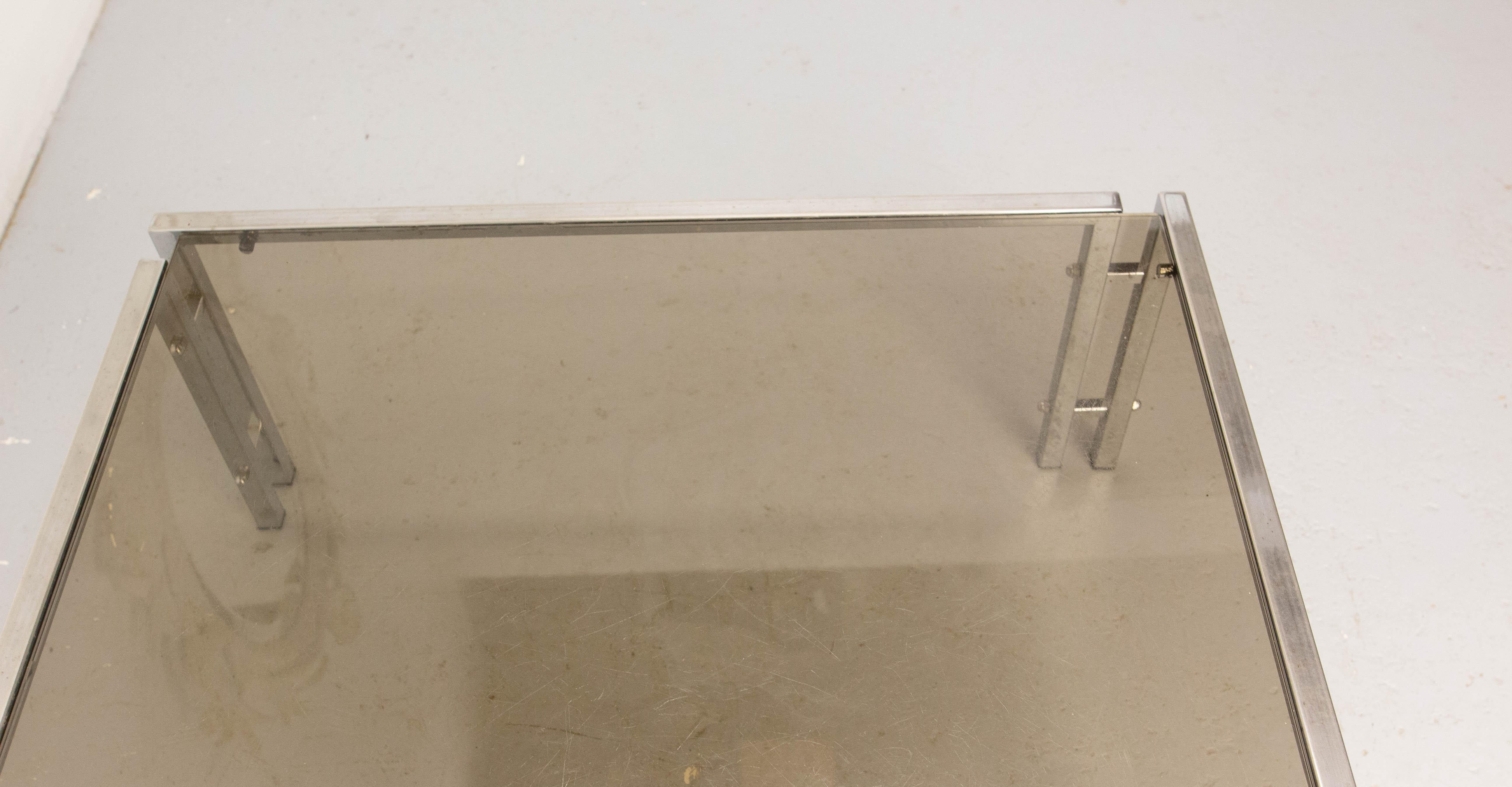 Table basse française vintage, chrome et verre fumé, circa 1970 en vente 2