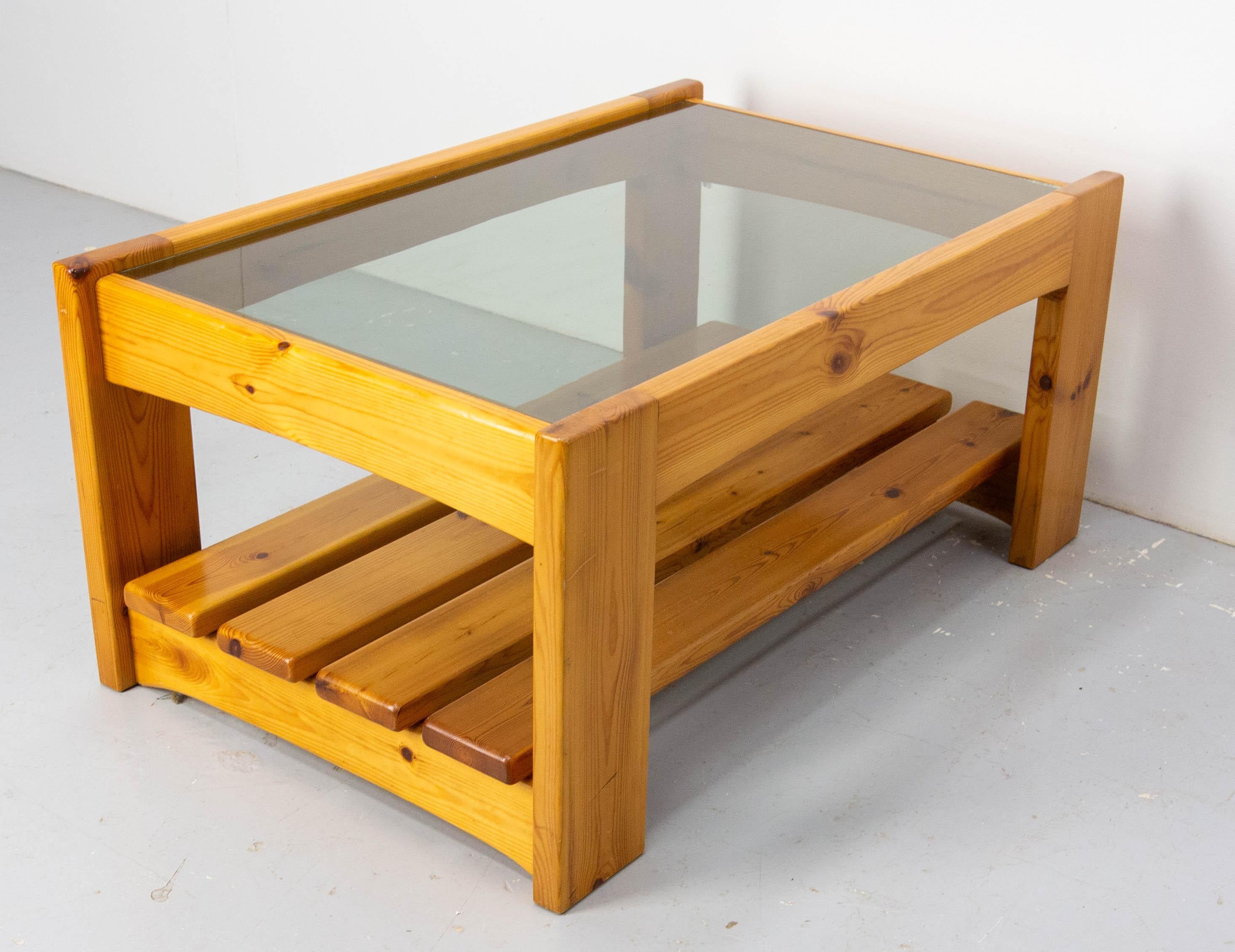 Verre fumé Table basse française vintage, pin et verre fumé, circa 1980 en vente