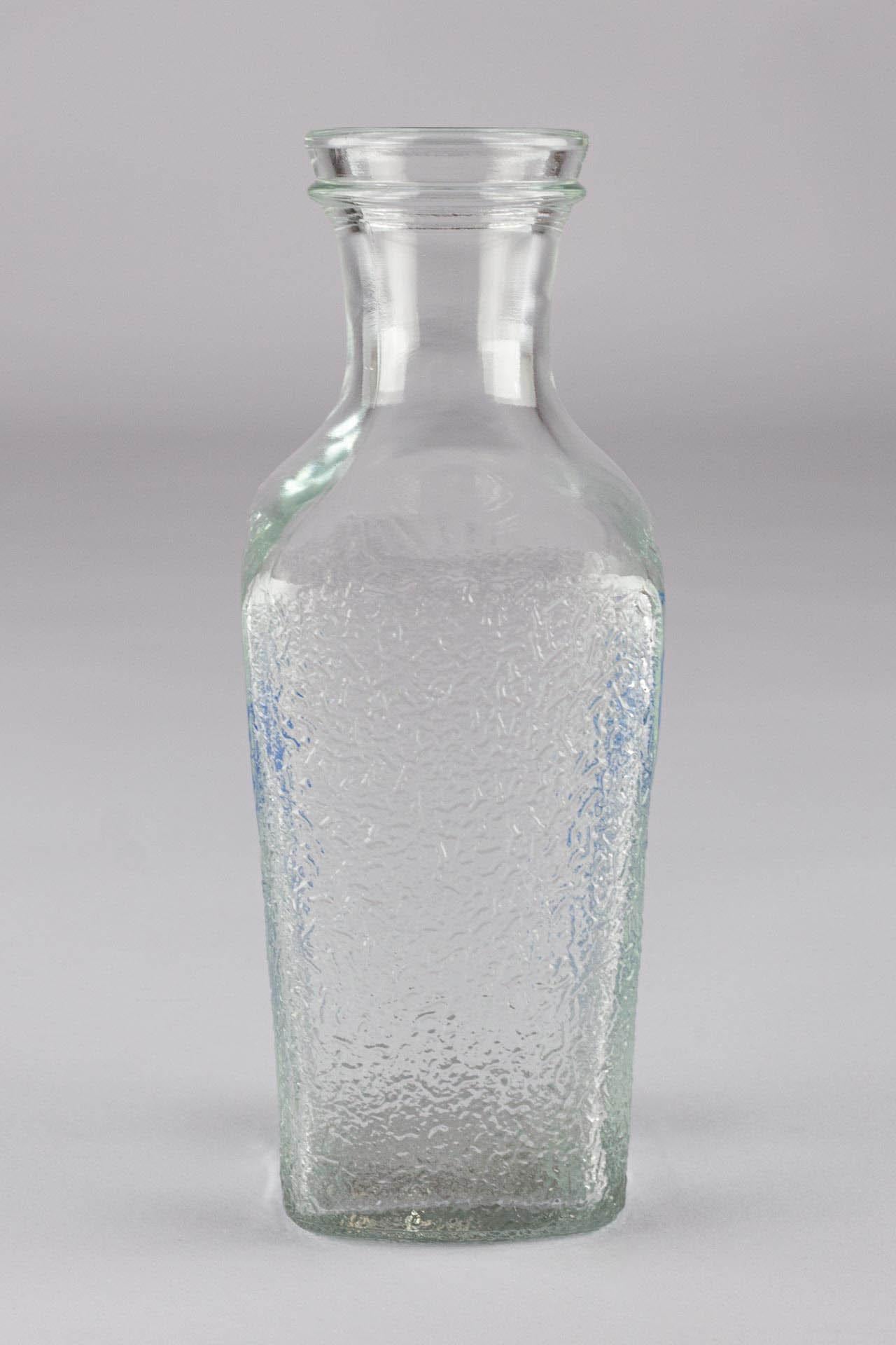 XX secolo French Collection 12 Cristal Anis Clear Water Drink Bottles Brocche d'acqua vintage in vendita