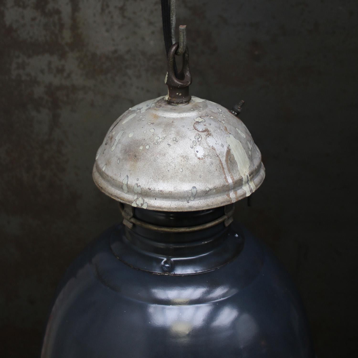 French Vintage Dark Blue Enamel Industrial Pedant Light In Good Condition For Sale In Amsterdam, NL