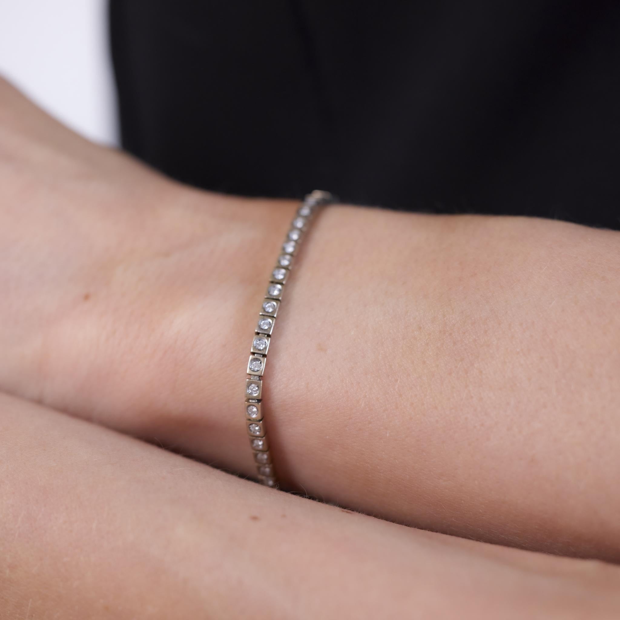 Taglio brillante French vintage diamond 18k white gold tennis bracelet in vendita