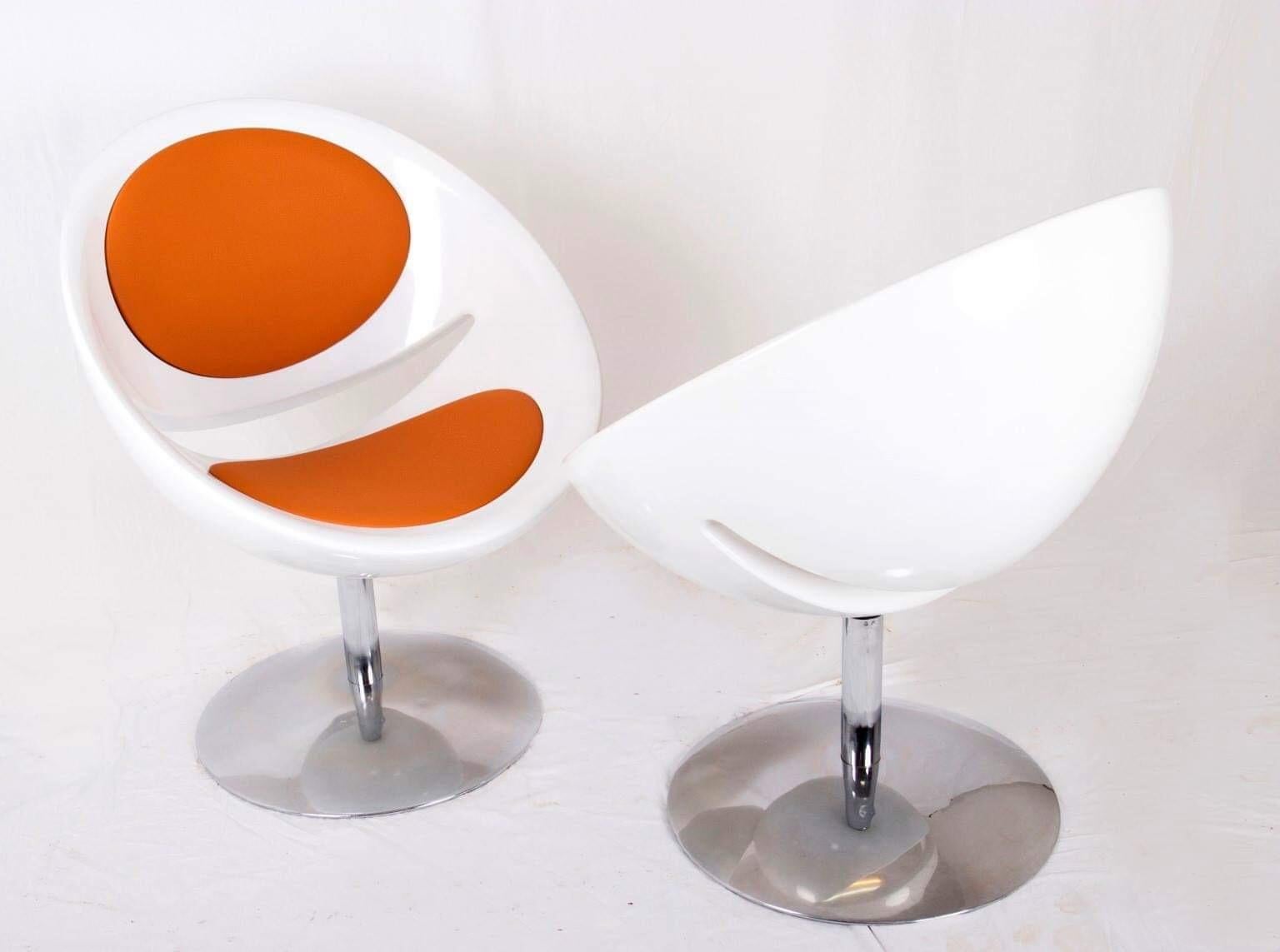 French Vintage Double Mirror Egg Armchairs Designed by Pierre Guariche (Gegossen) im Angebot