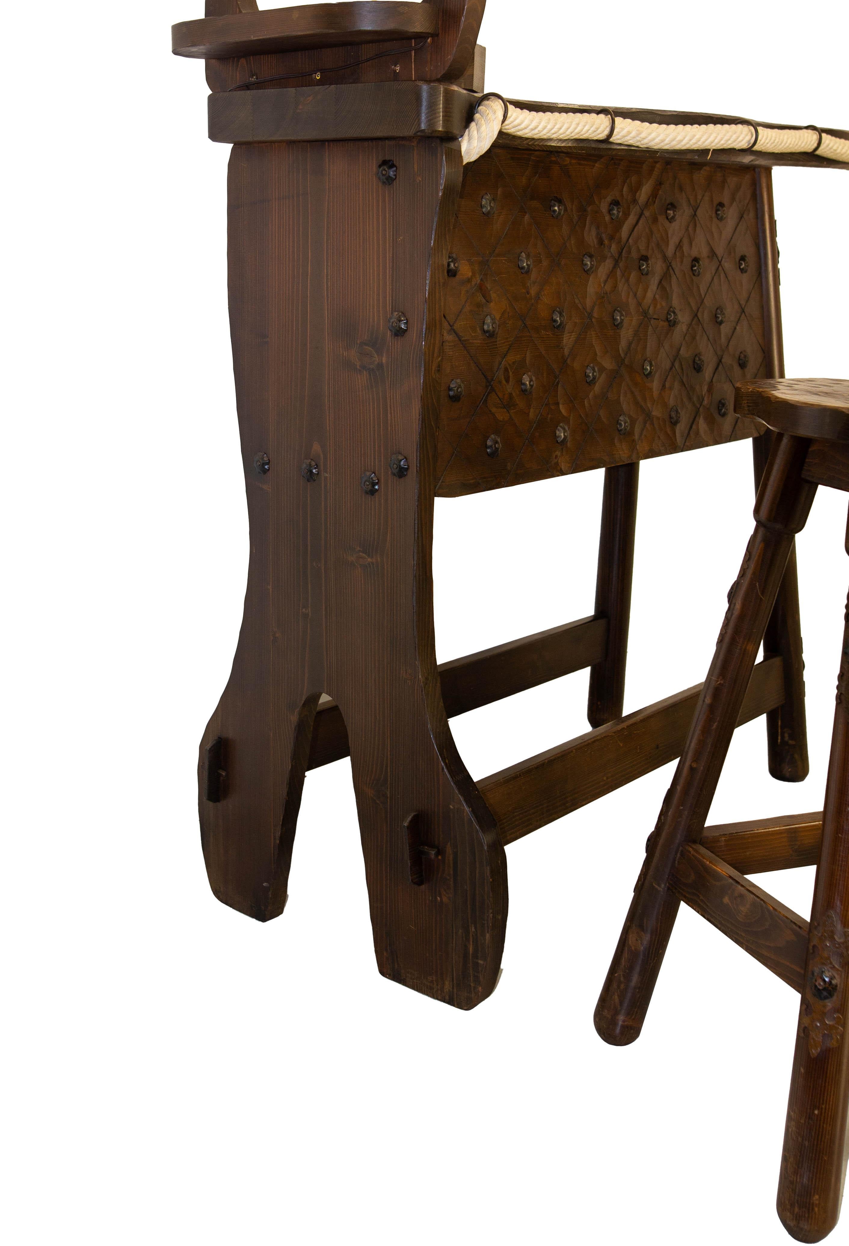 French Vintage Dry Bar Counter Spanish Style Pine Rope & Studs Two Stools c 1960 In Good Condition For Sale In Labrit, Landes