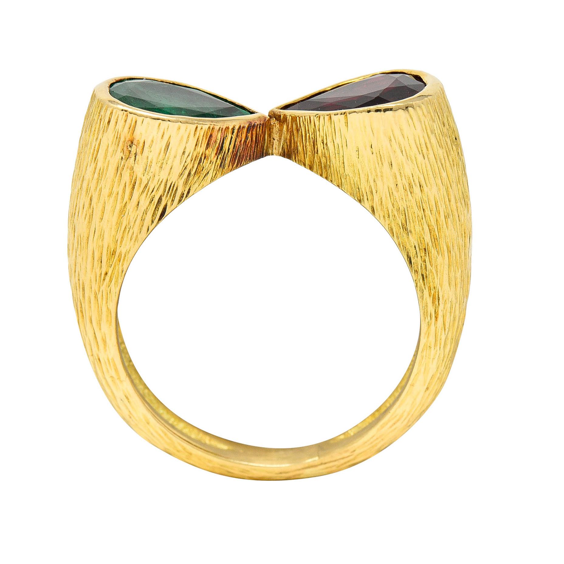 French Vintage Emerald Ruby 18 Karat Gold Mirrored Gemstone Ring 3